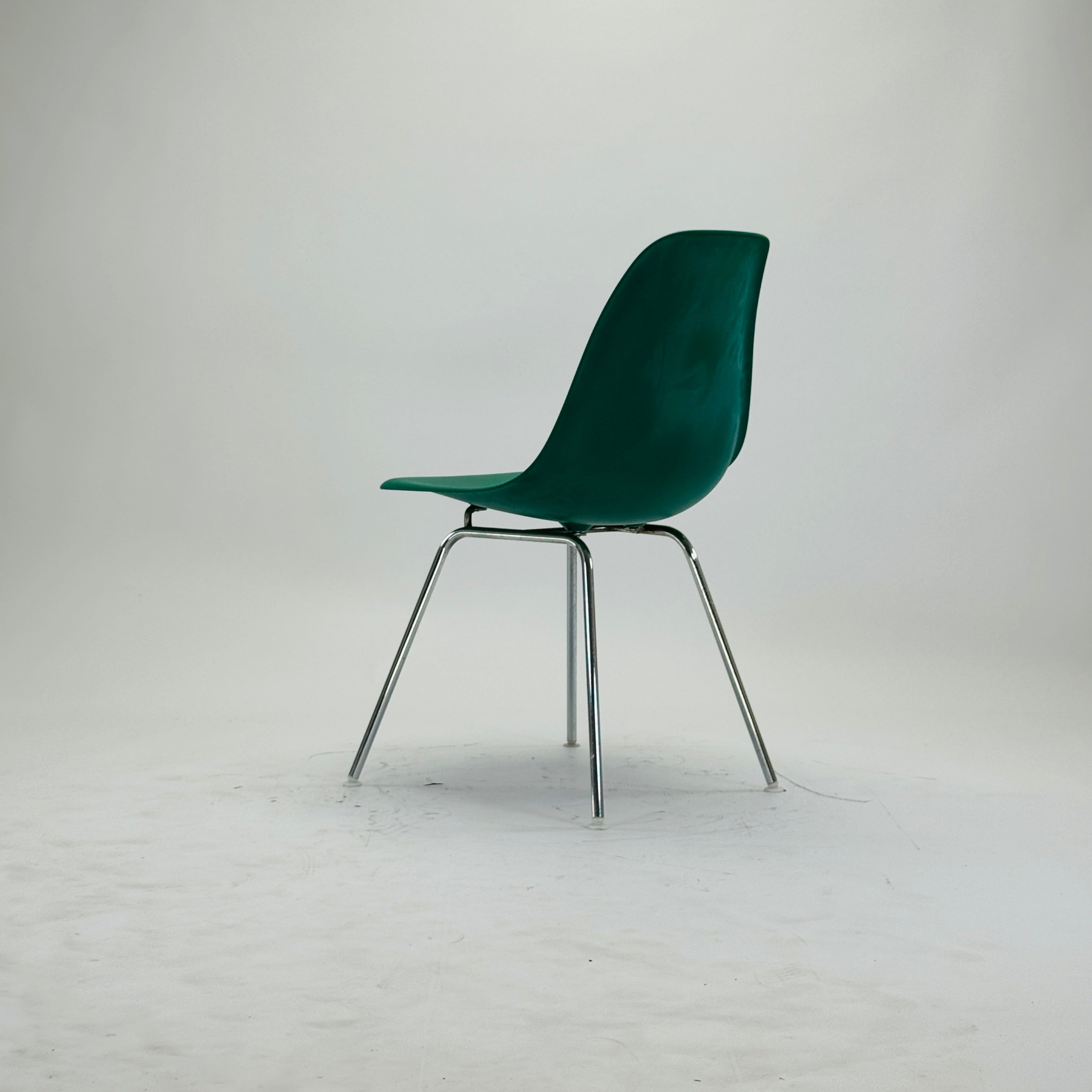 Eames Plastic Side Chair DSX Grün