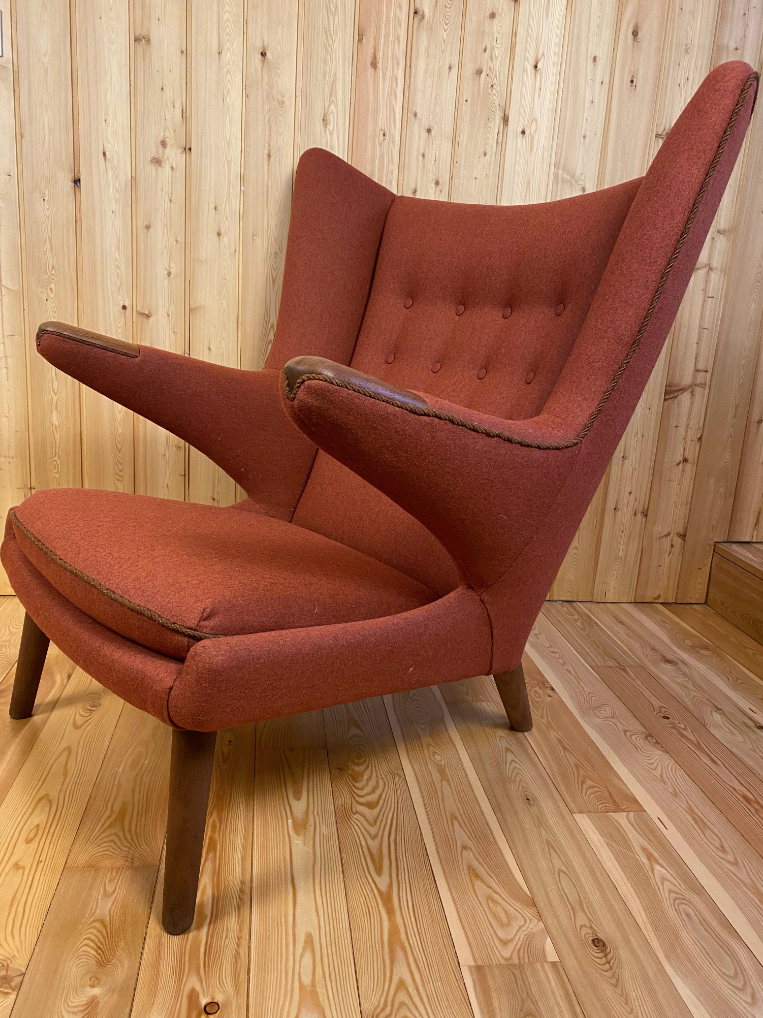 Vintage Hans J. Wegner Papabär Stuhl Textil Holz Rot