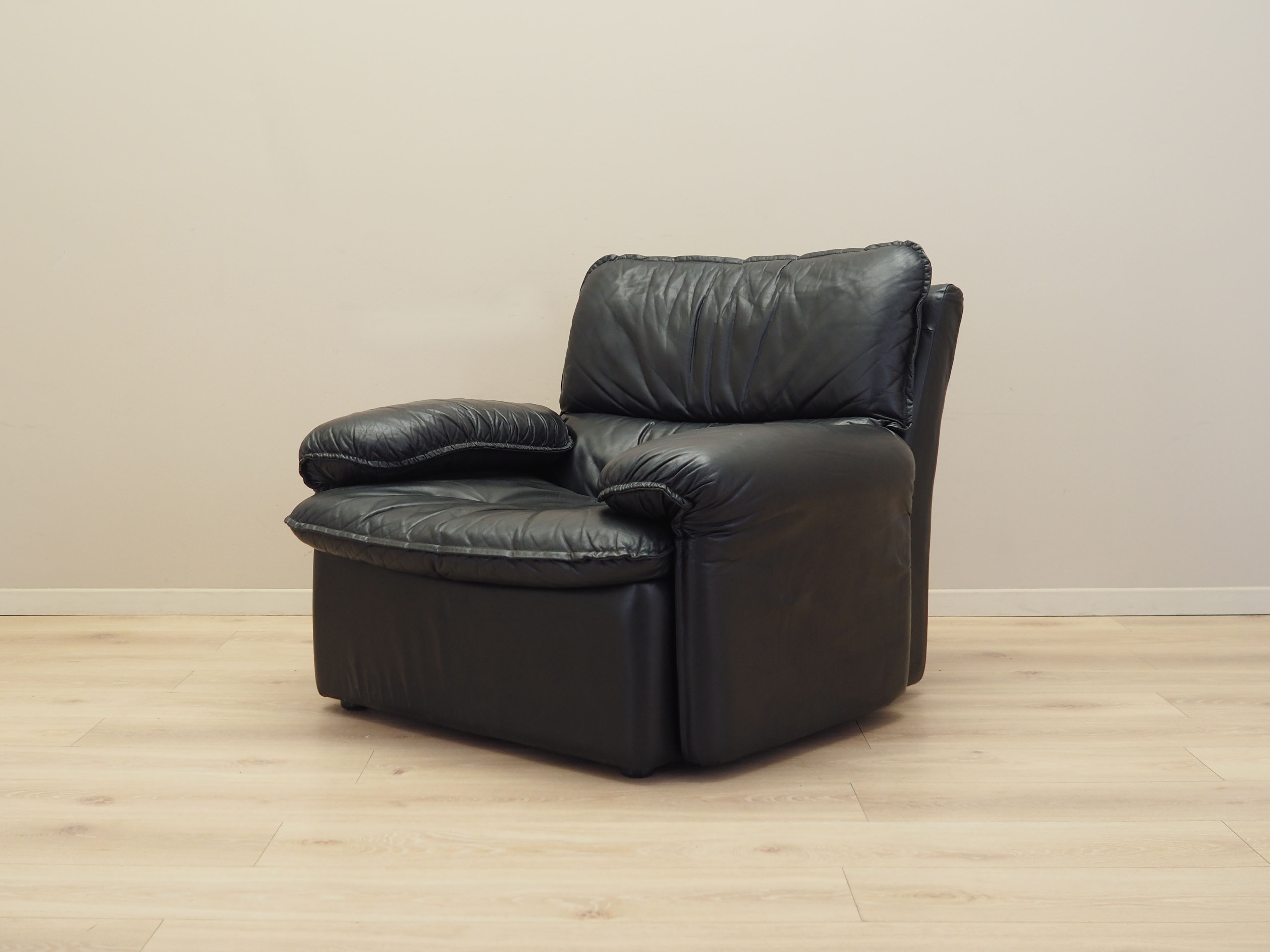 Lounge chair leather black 1970s