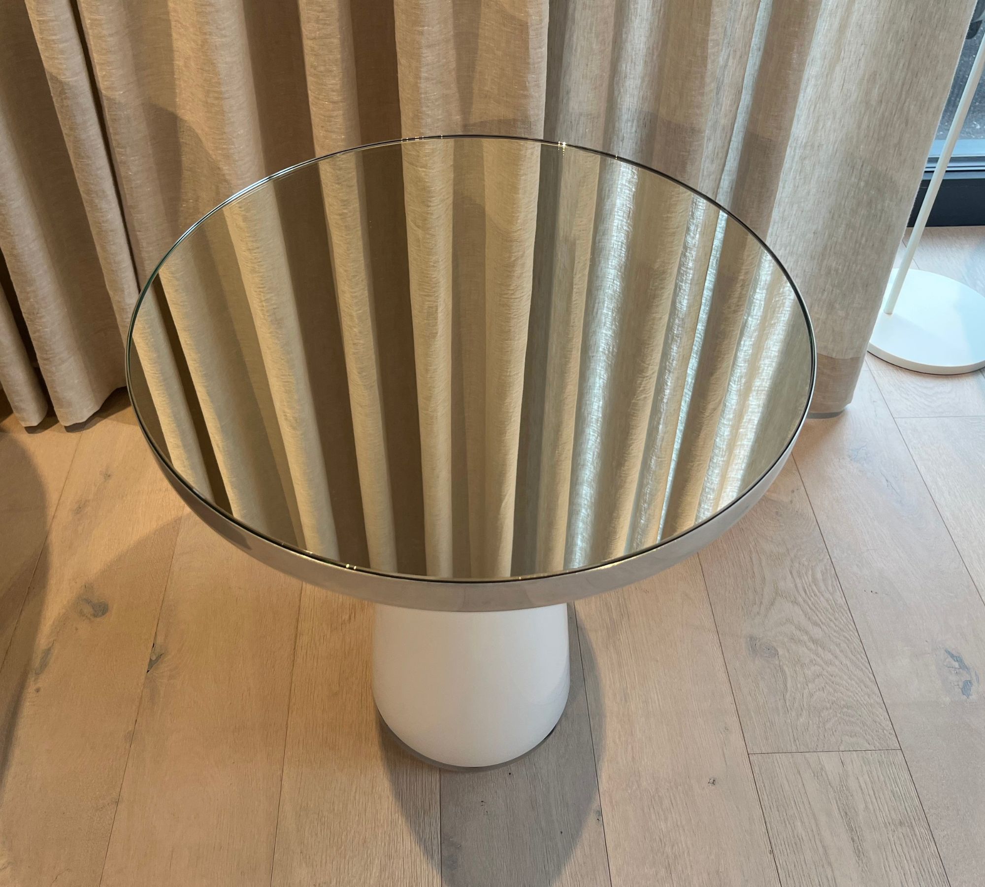 Bell Side Table Metall Weiß