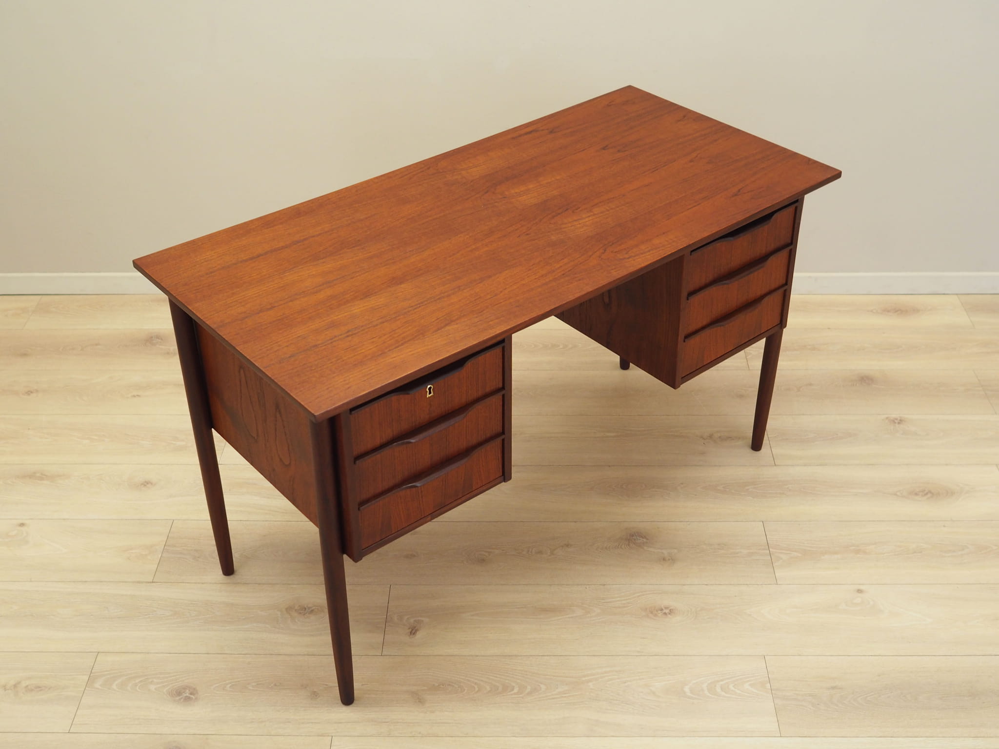 Schreibtisch Teakholz 1970er Jahre