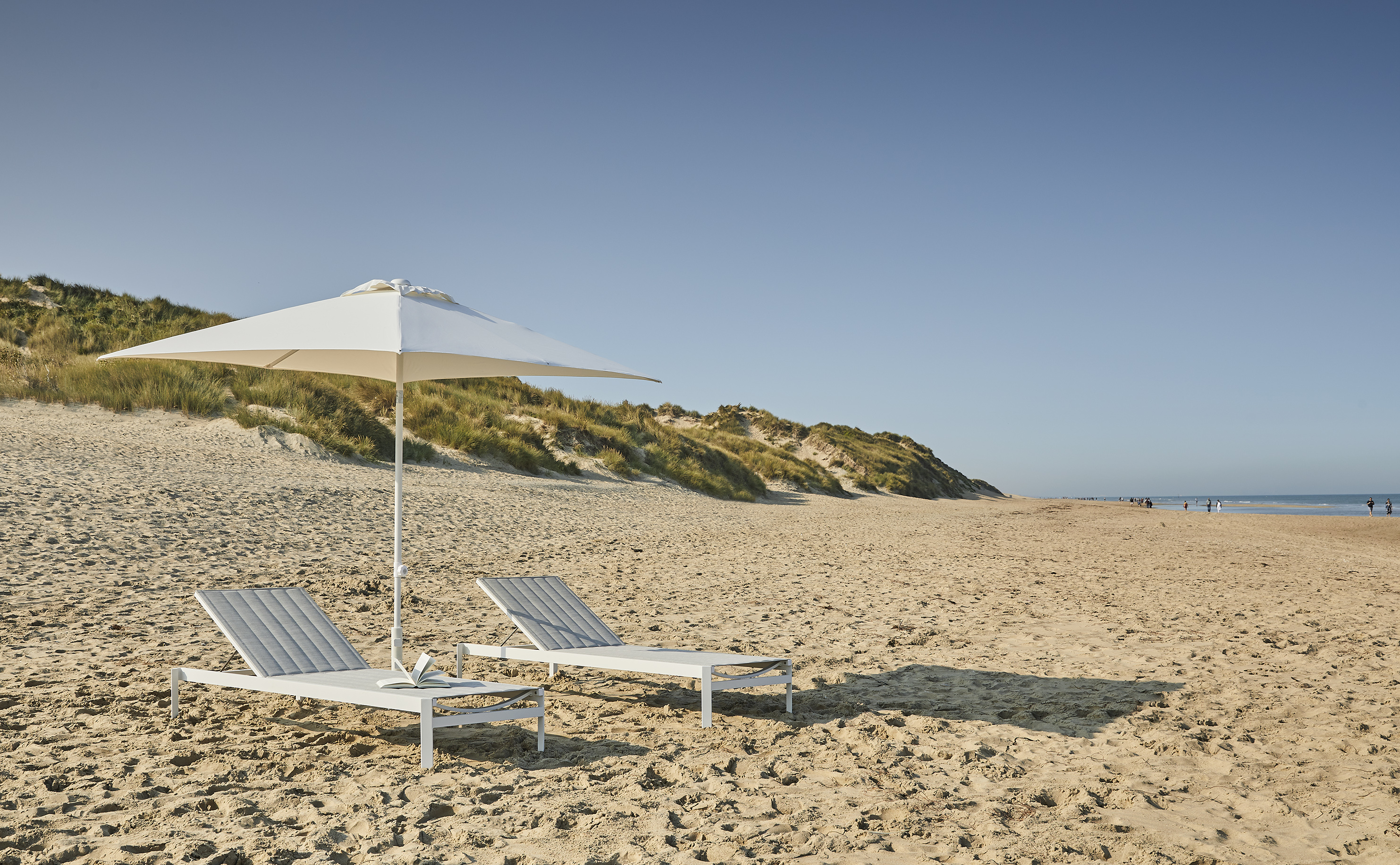 MANTRA textiles Sun Lounger White Silver