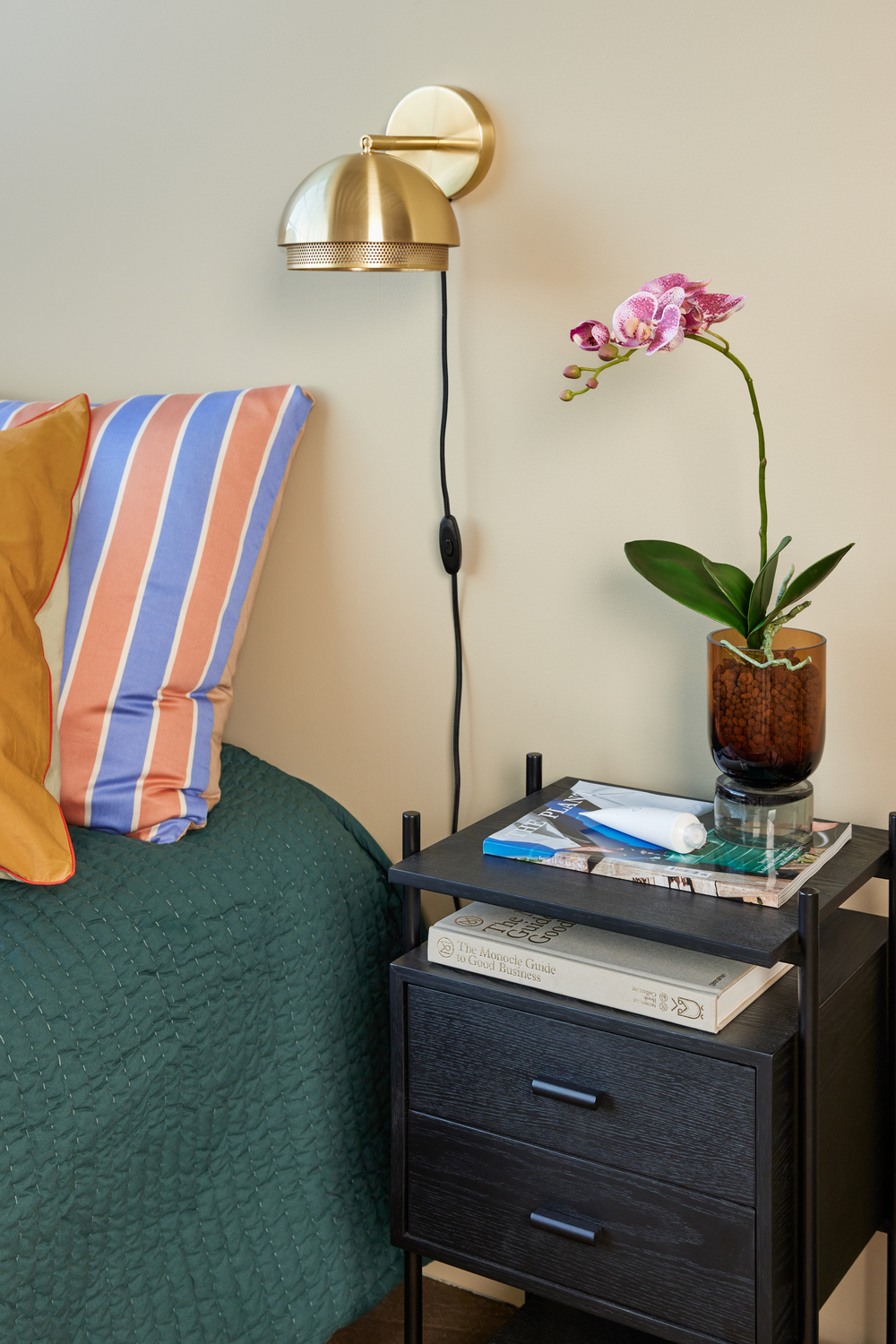 Edge Wall Lamp Brass-colored