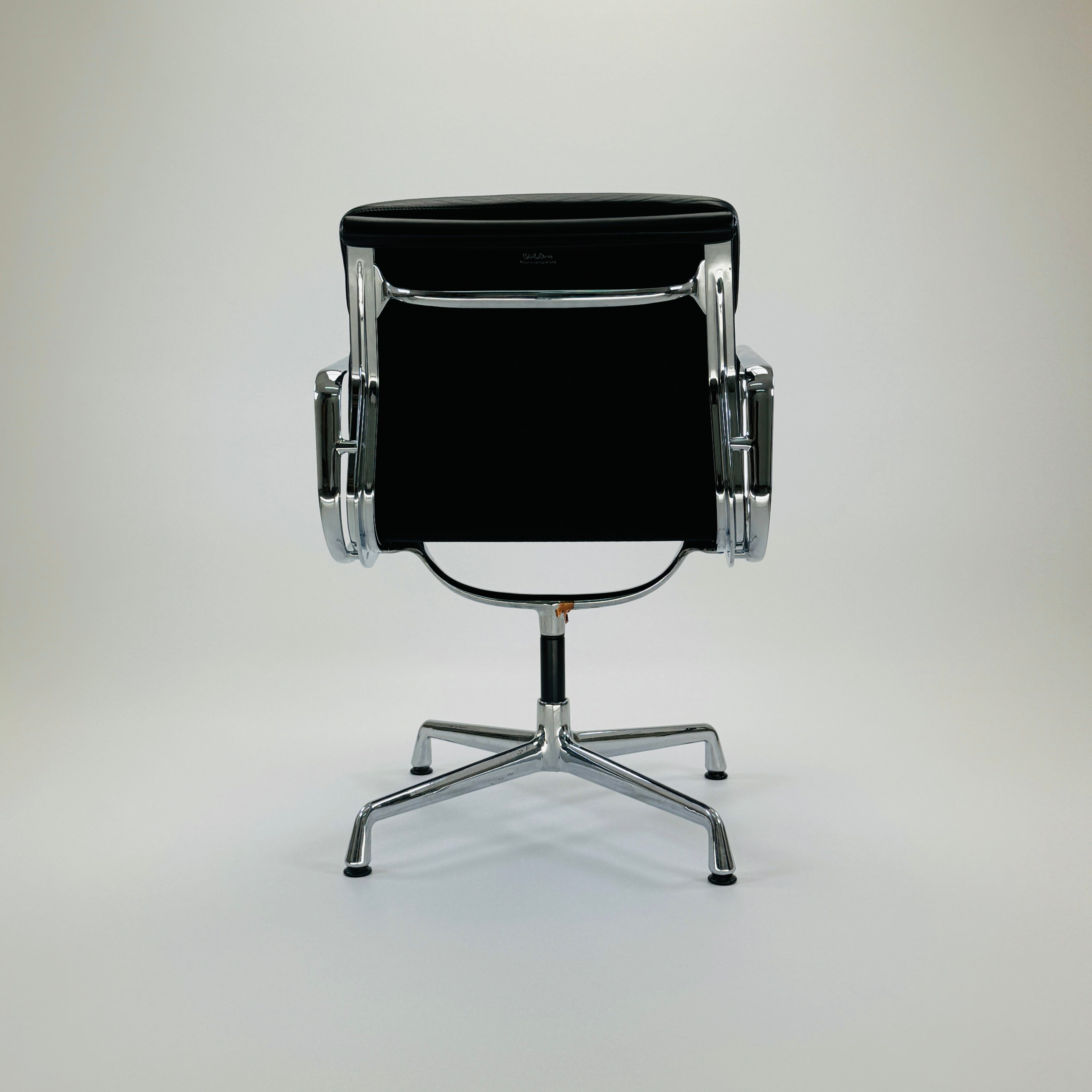 Vitra Eames EA208 Soft Pad Chair Leder Schwarz