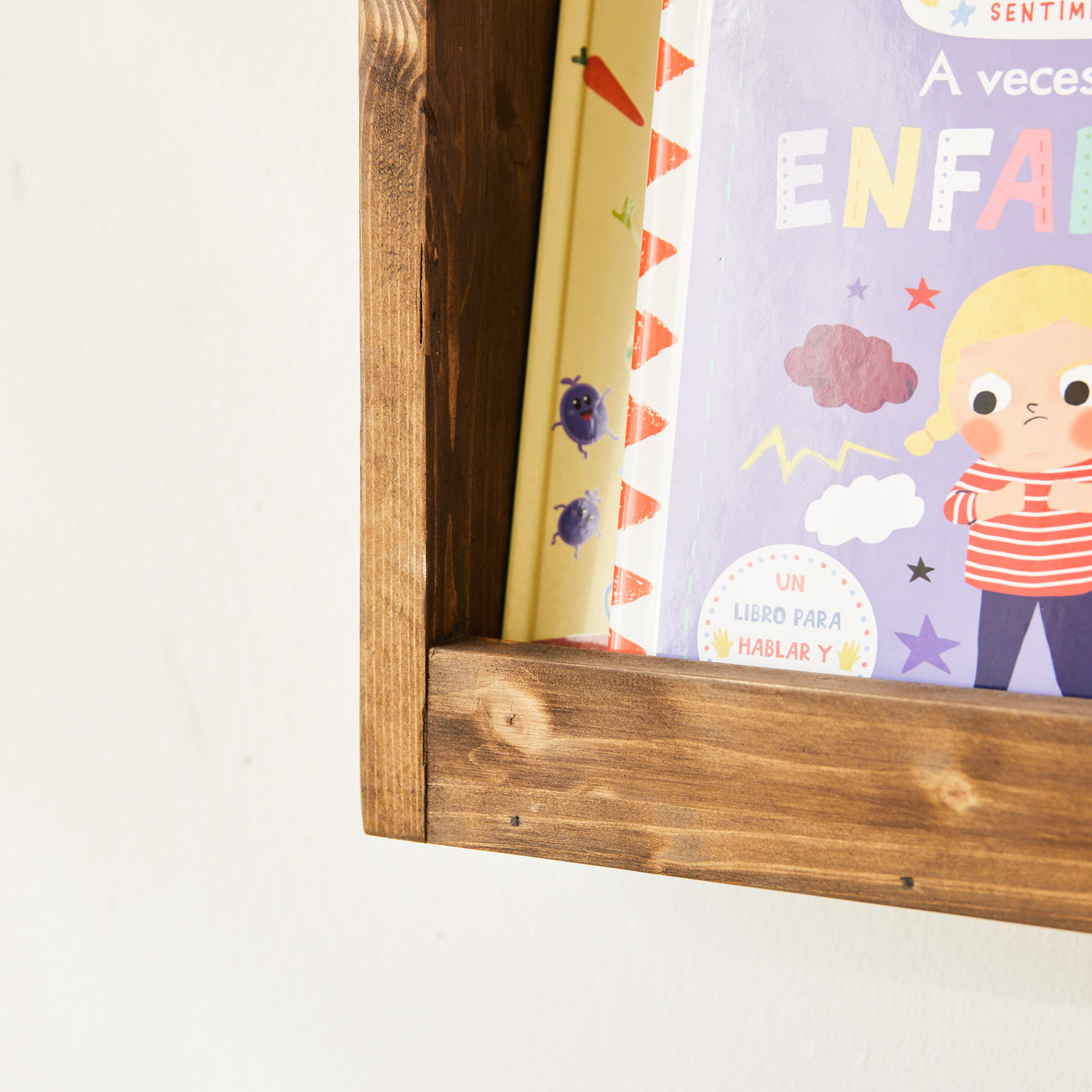 Jeya Montessori Bücherregal Holz Nussbaum