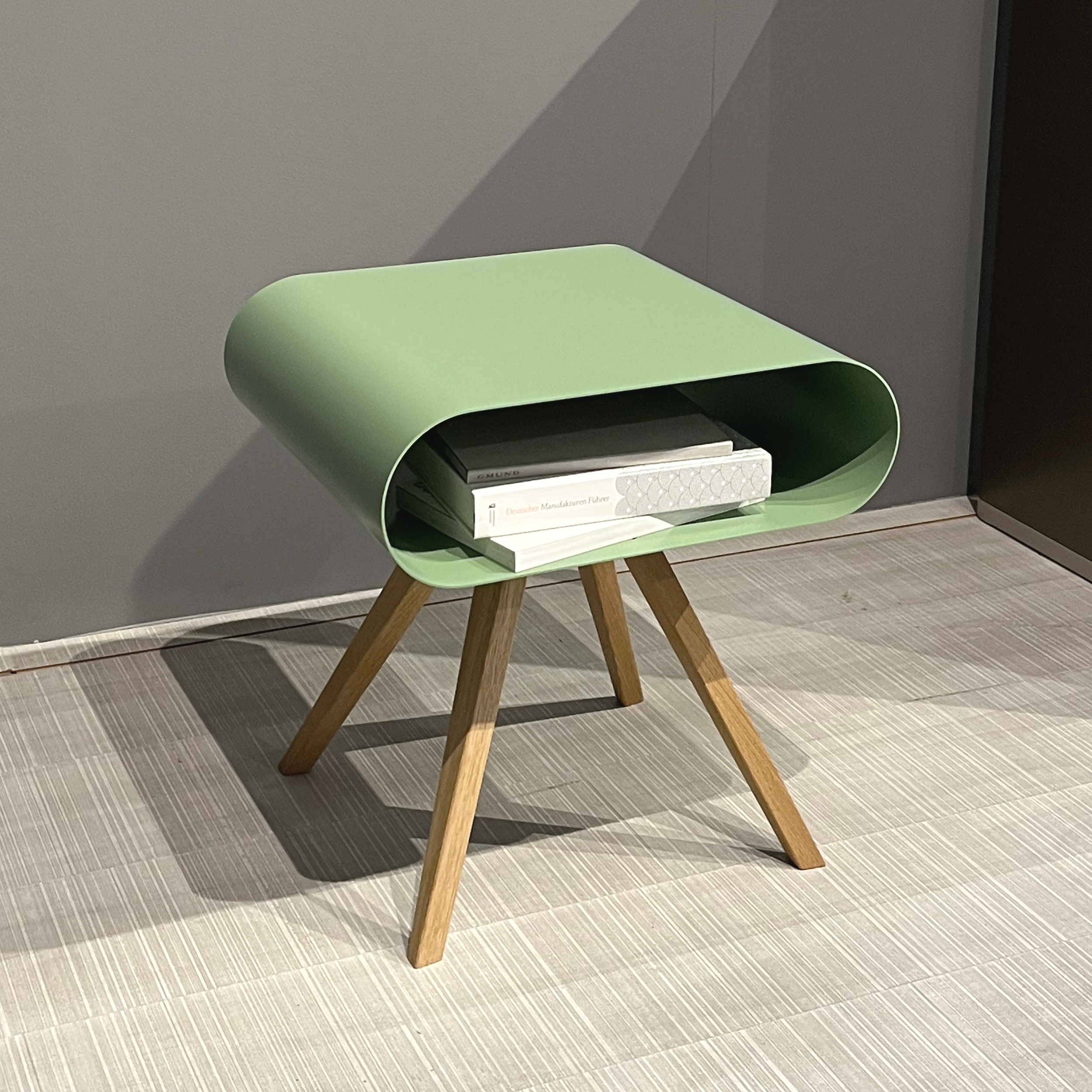 LO 12 Side table Oak wood Steel Pale green