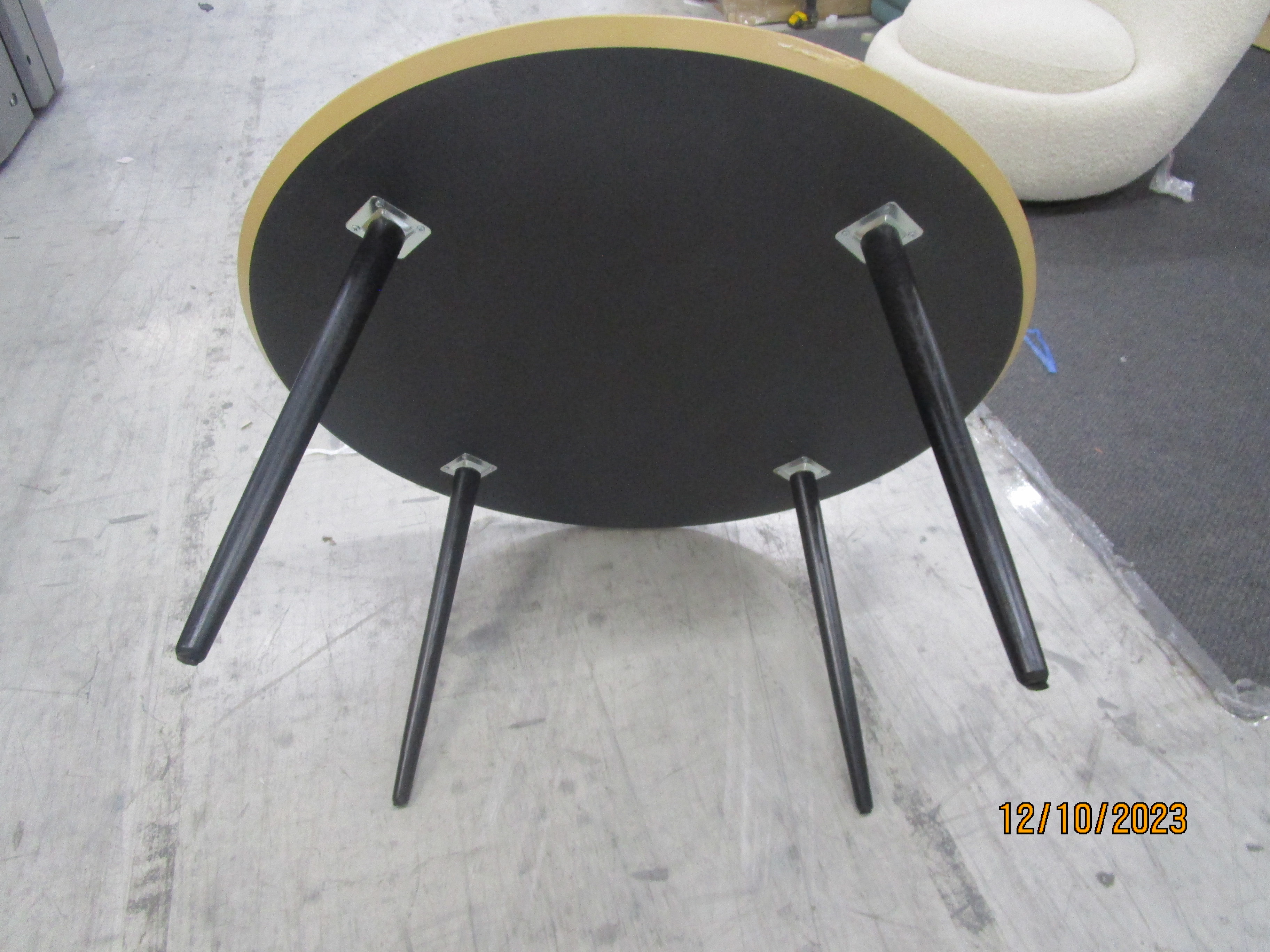 Hubert Couchtisch Walnuß Ø 90cm