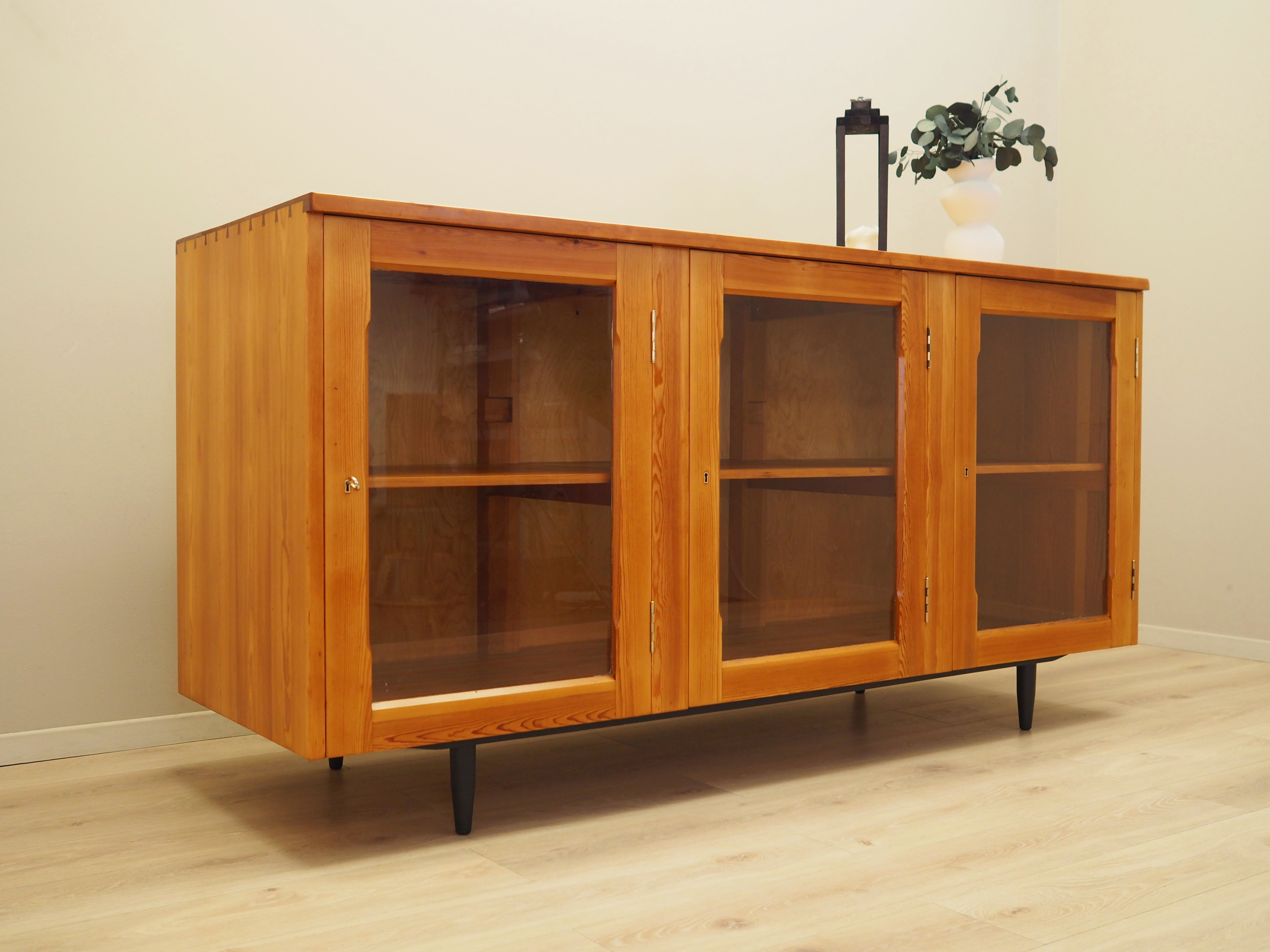 Display cabinet Pine wood 1980s