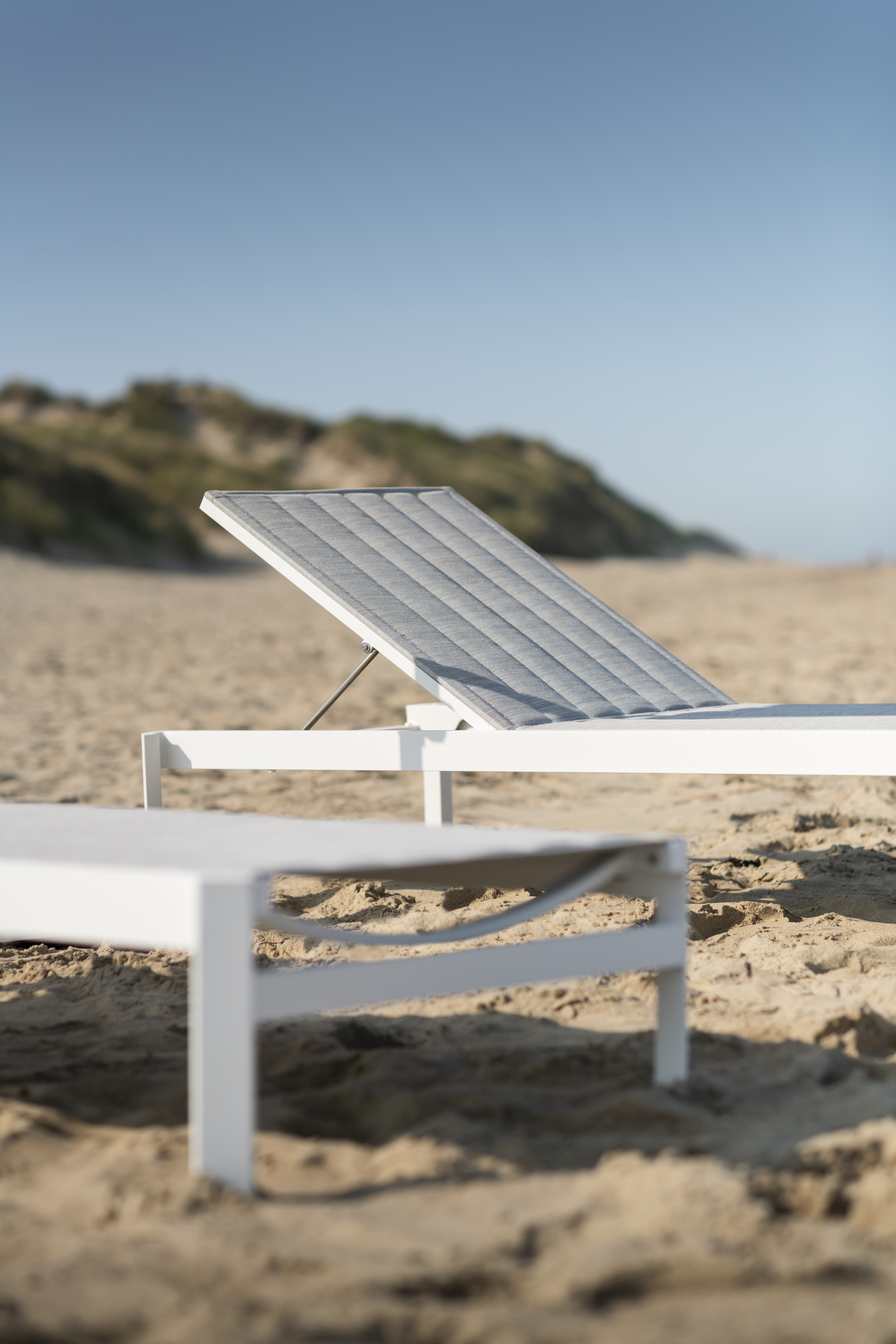 MANTRA textiles Sun Lounger White Silver