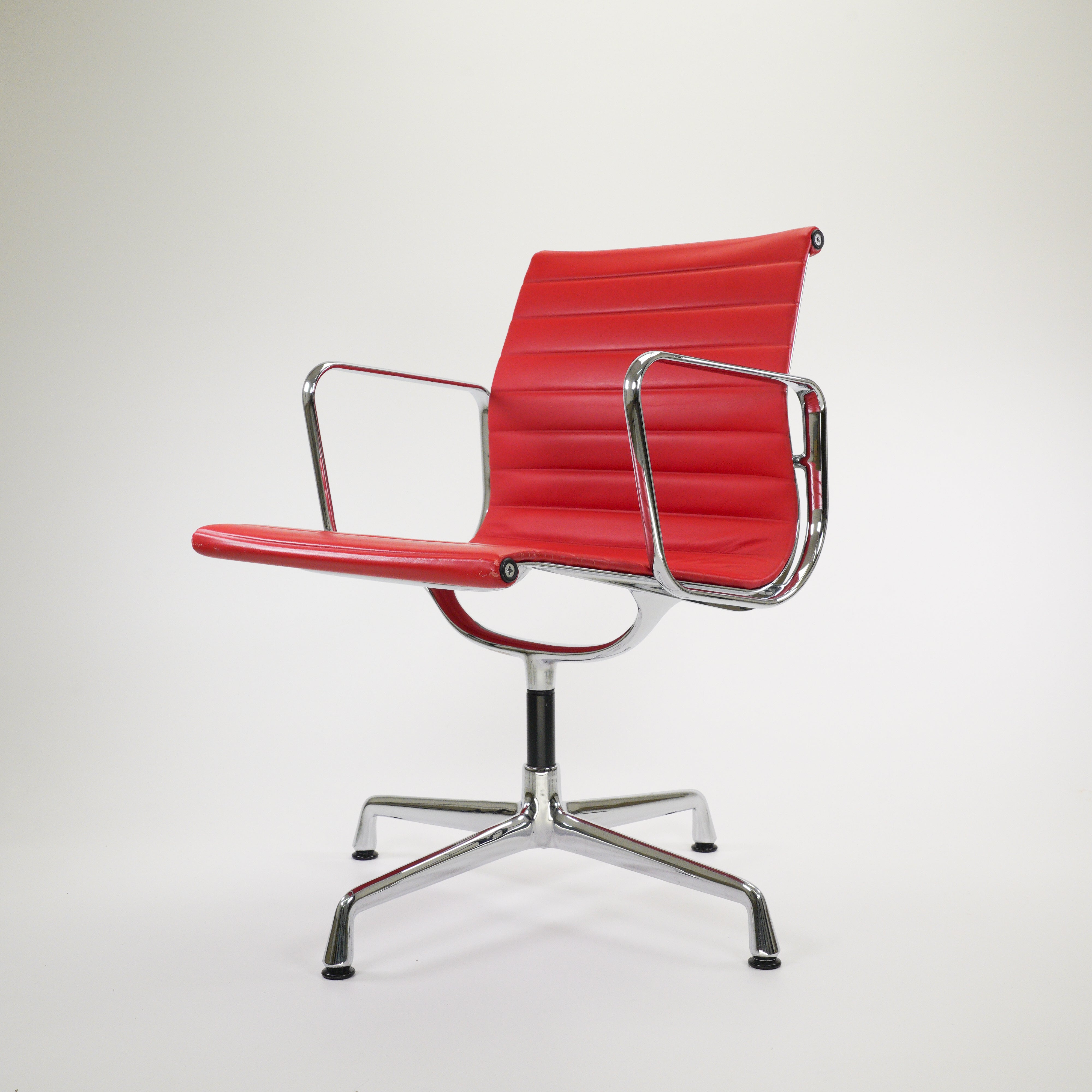 Eames EA 108 Stuhl Chrom Leder Rot