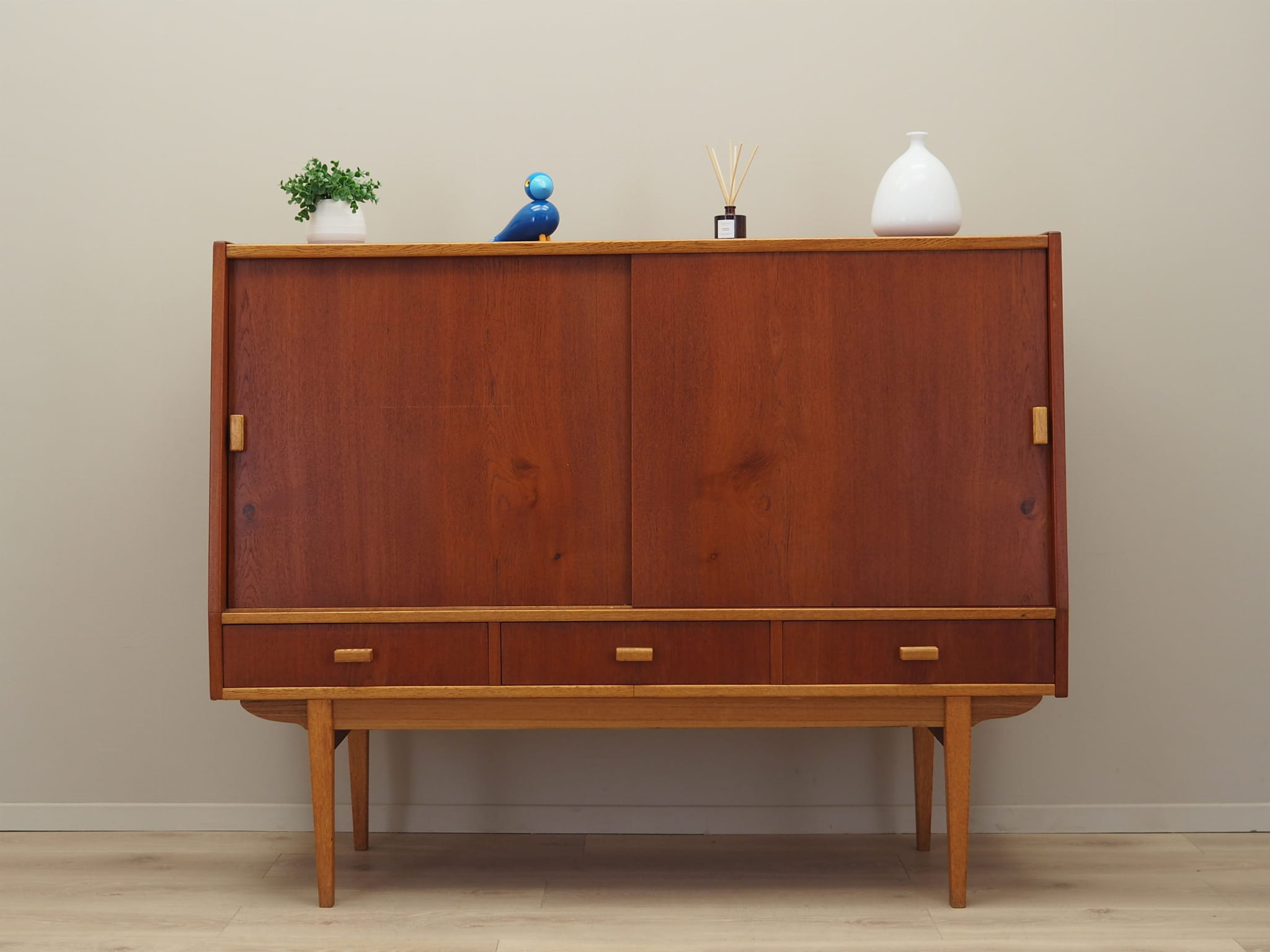 Vintage Highboard Teakholz Braun 1960er Jahre