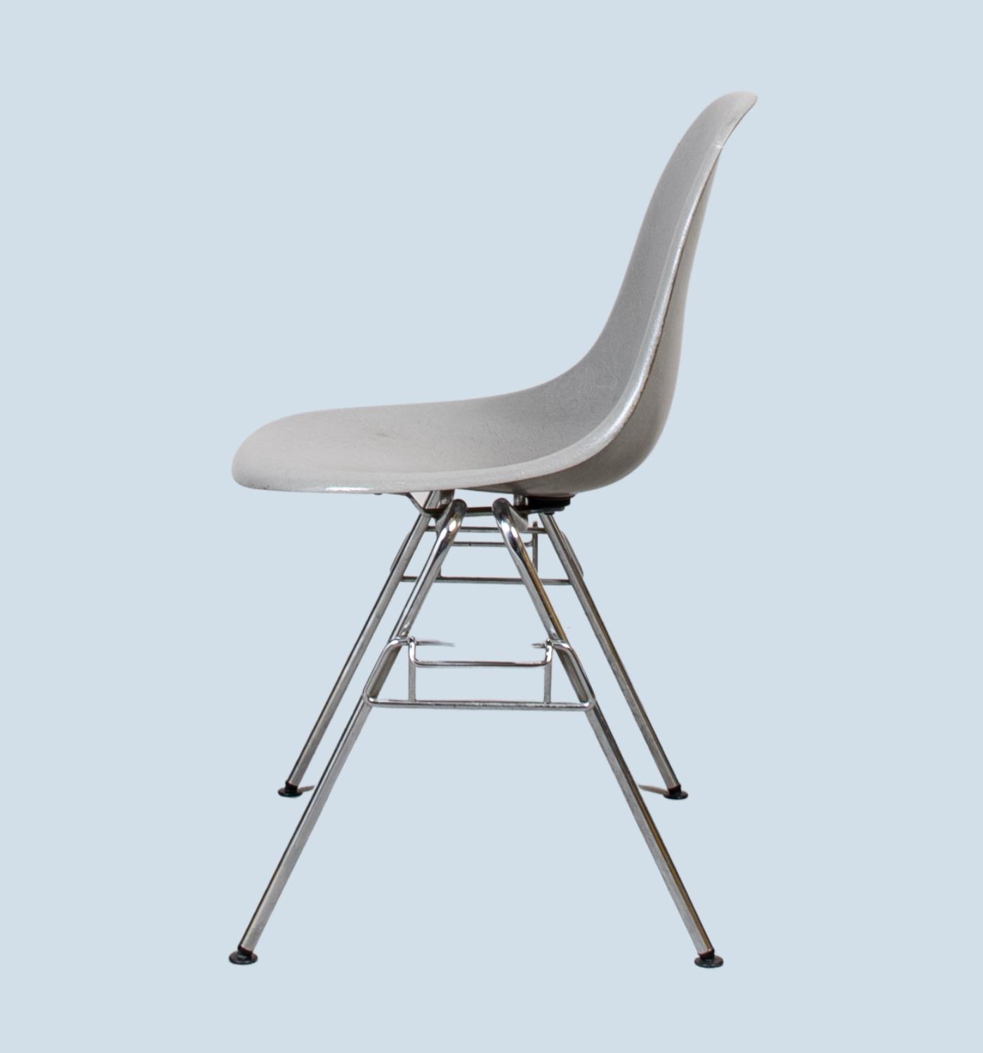 Eames Fiberglass Side Chair by Herman Miller Light Grey