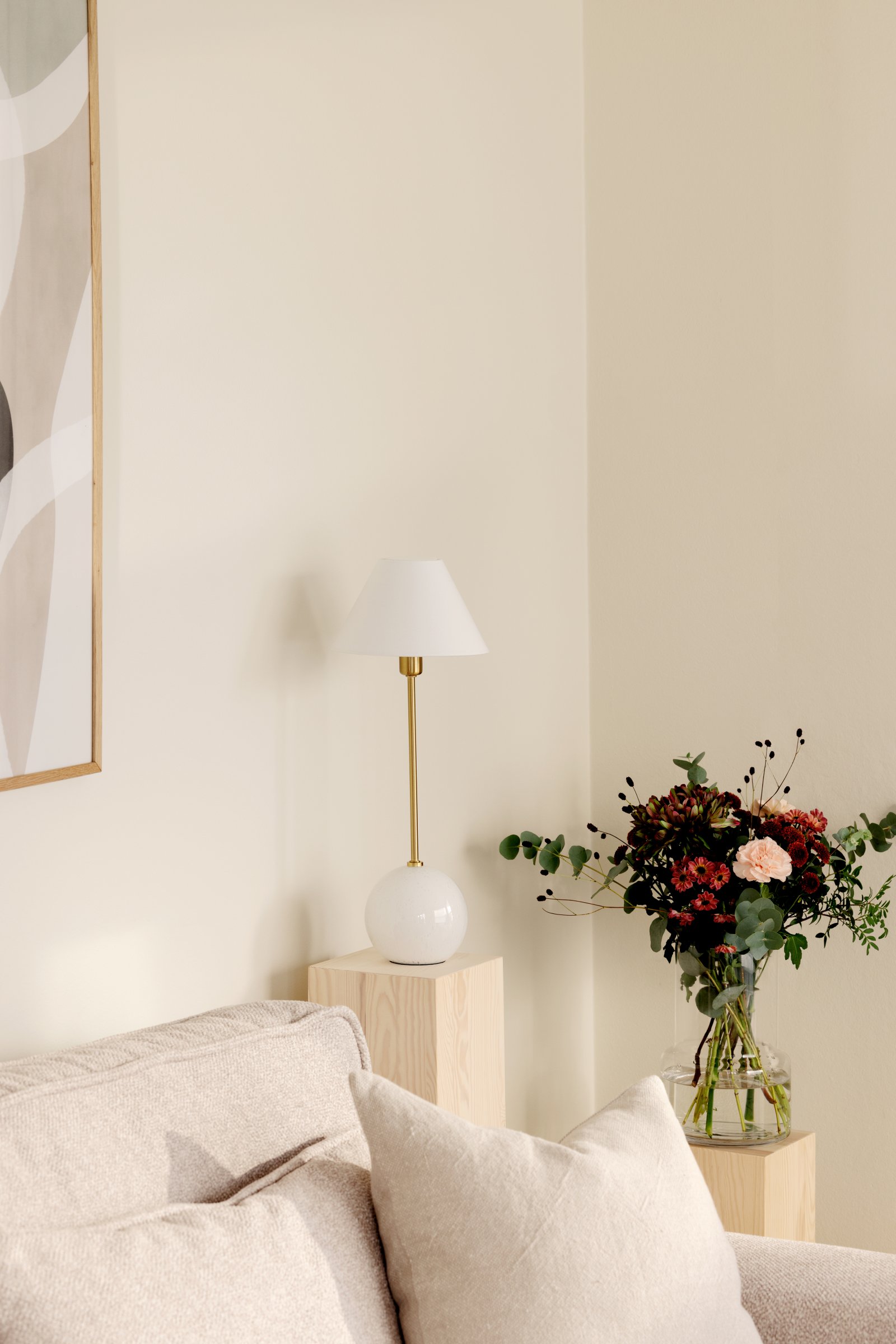 Iris Table Lamp White Ø 20cm