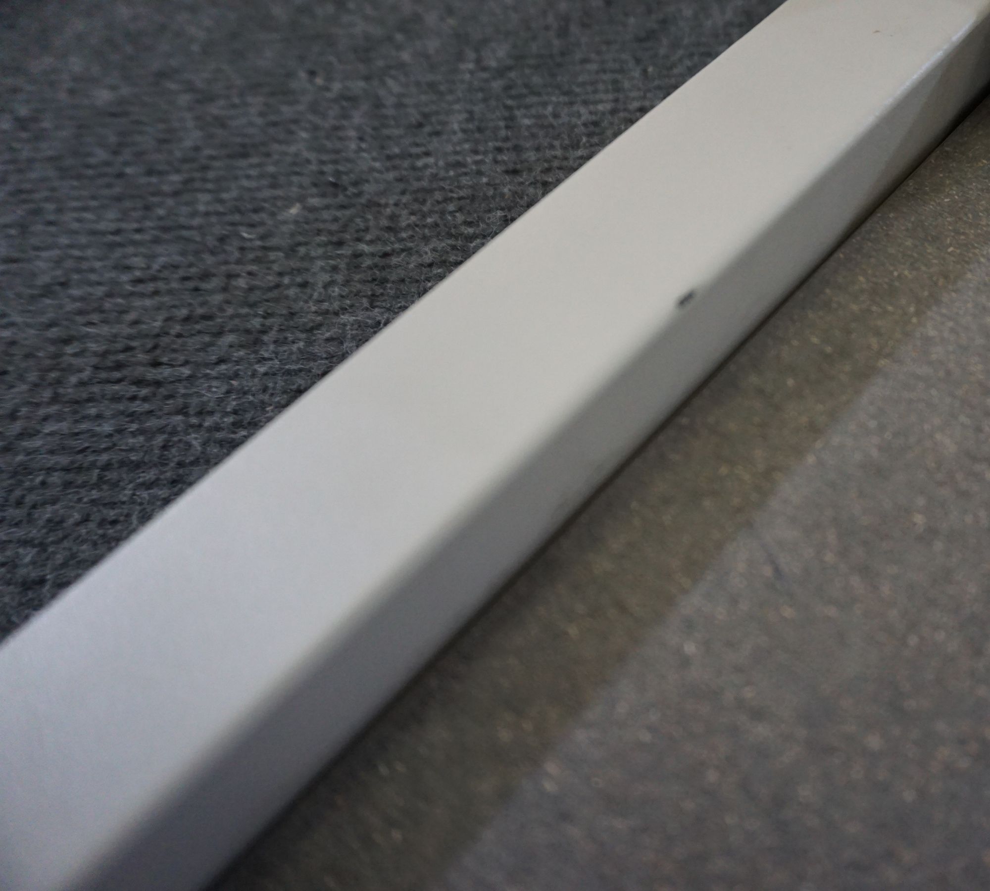 Hadley Outdoor Couchtisch Coral Sand Steel 60 x 70 cm