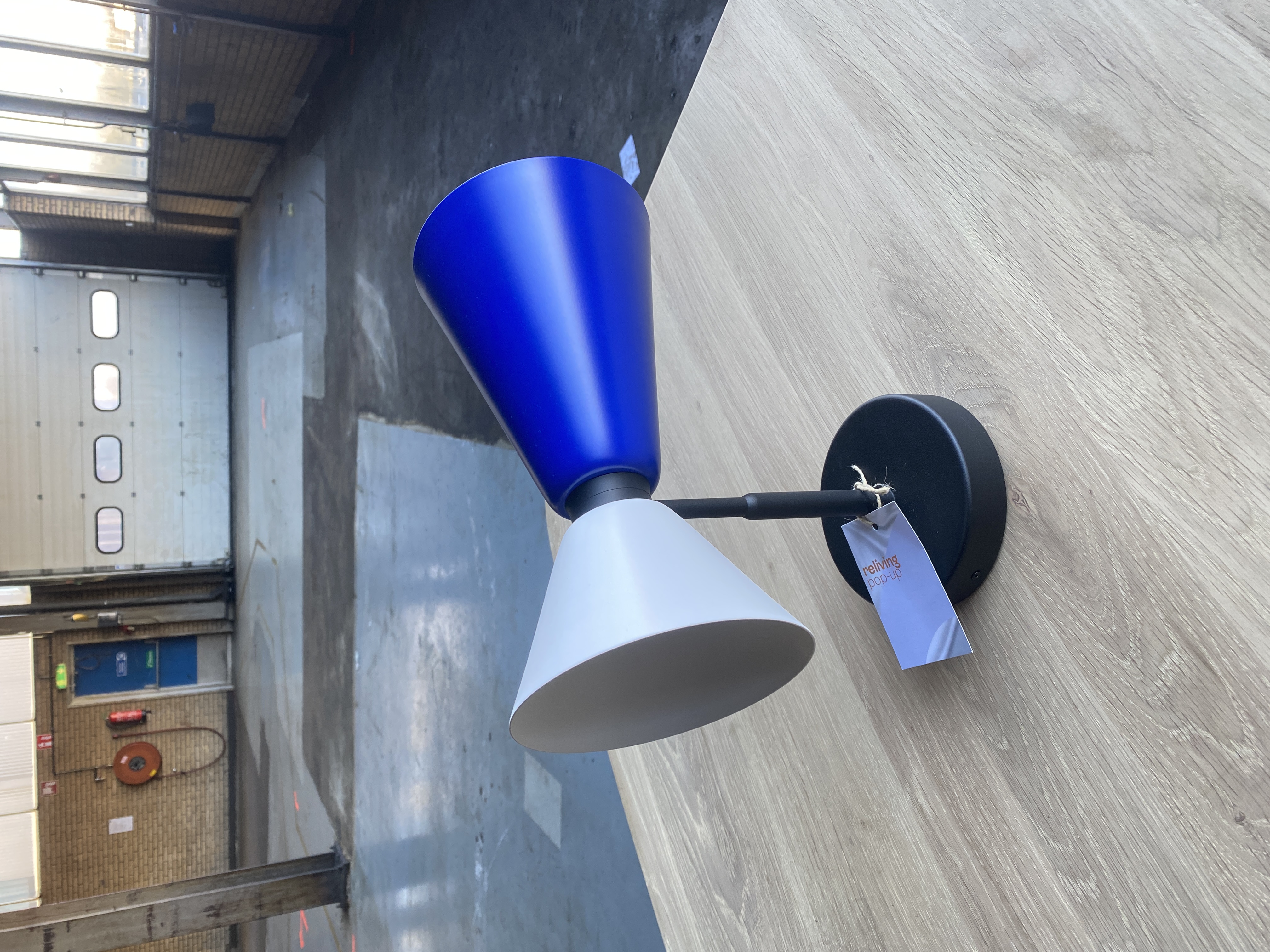 Alphabeta Wandlampe Stahl Blau Grau