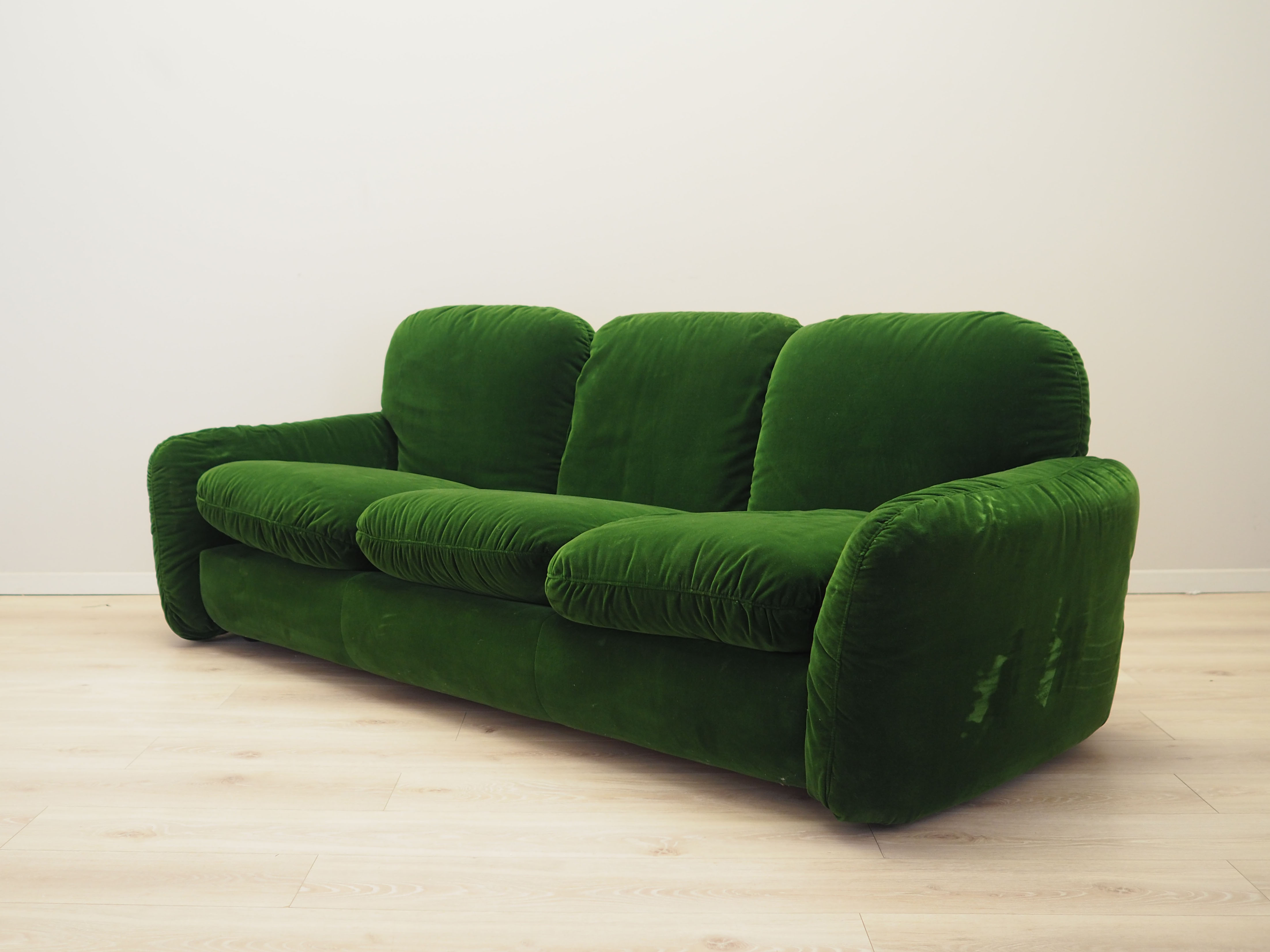 3-Sitzer Sofa Velours Grün 1970er Jahre