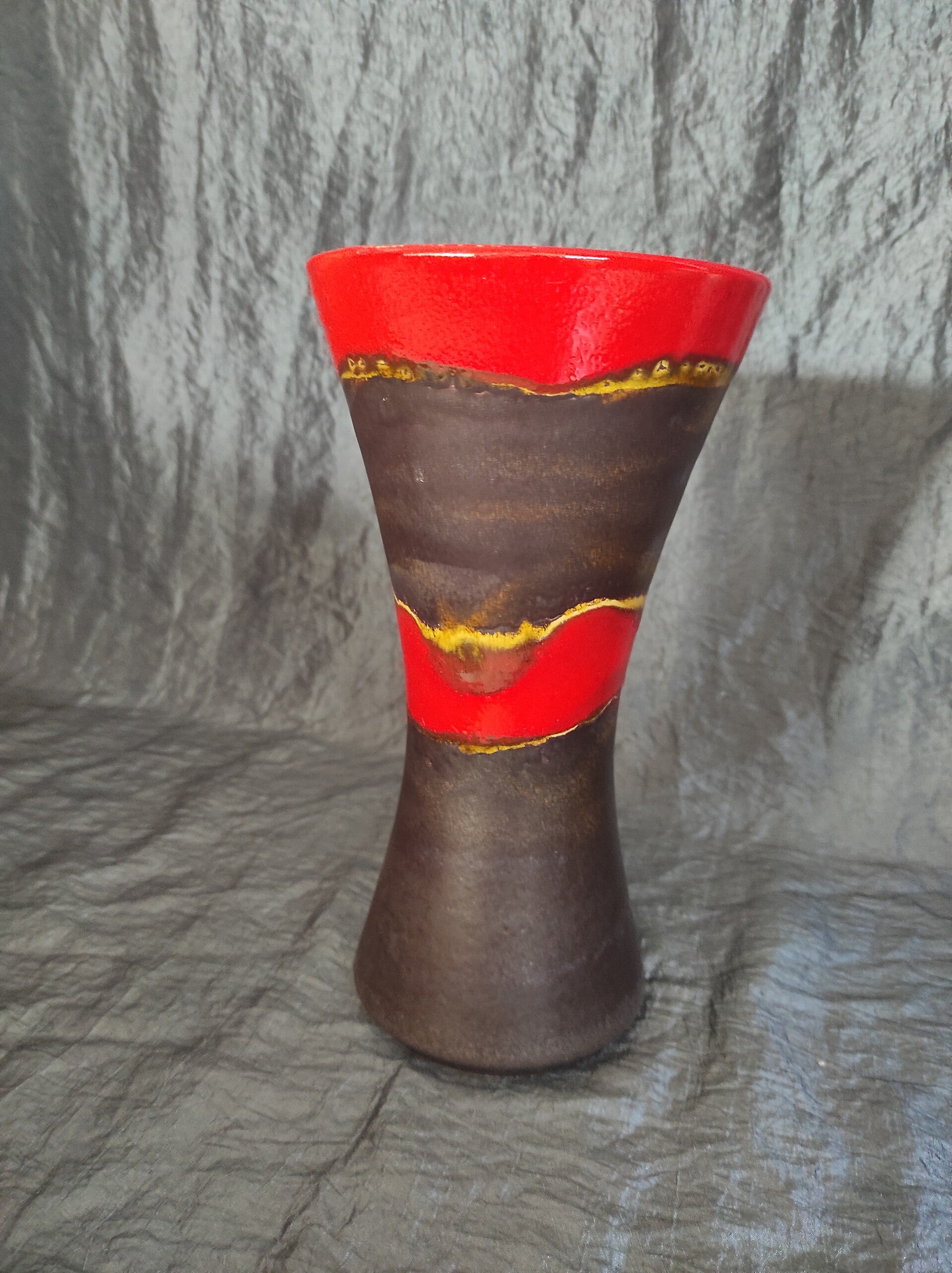 Model 103/22 Vase Keramik Schwarz Rot