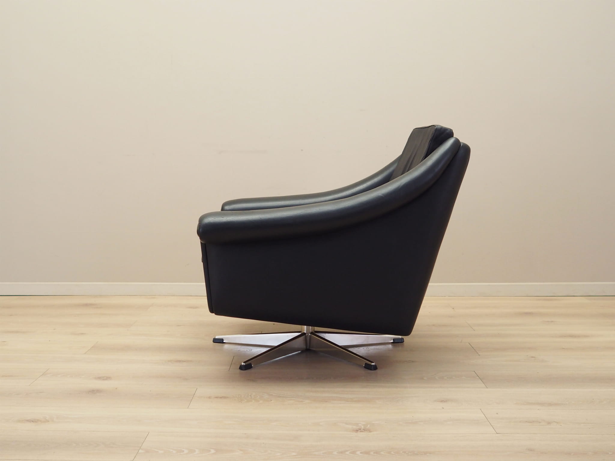 Swivel armchair Leather Black 1960s