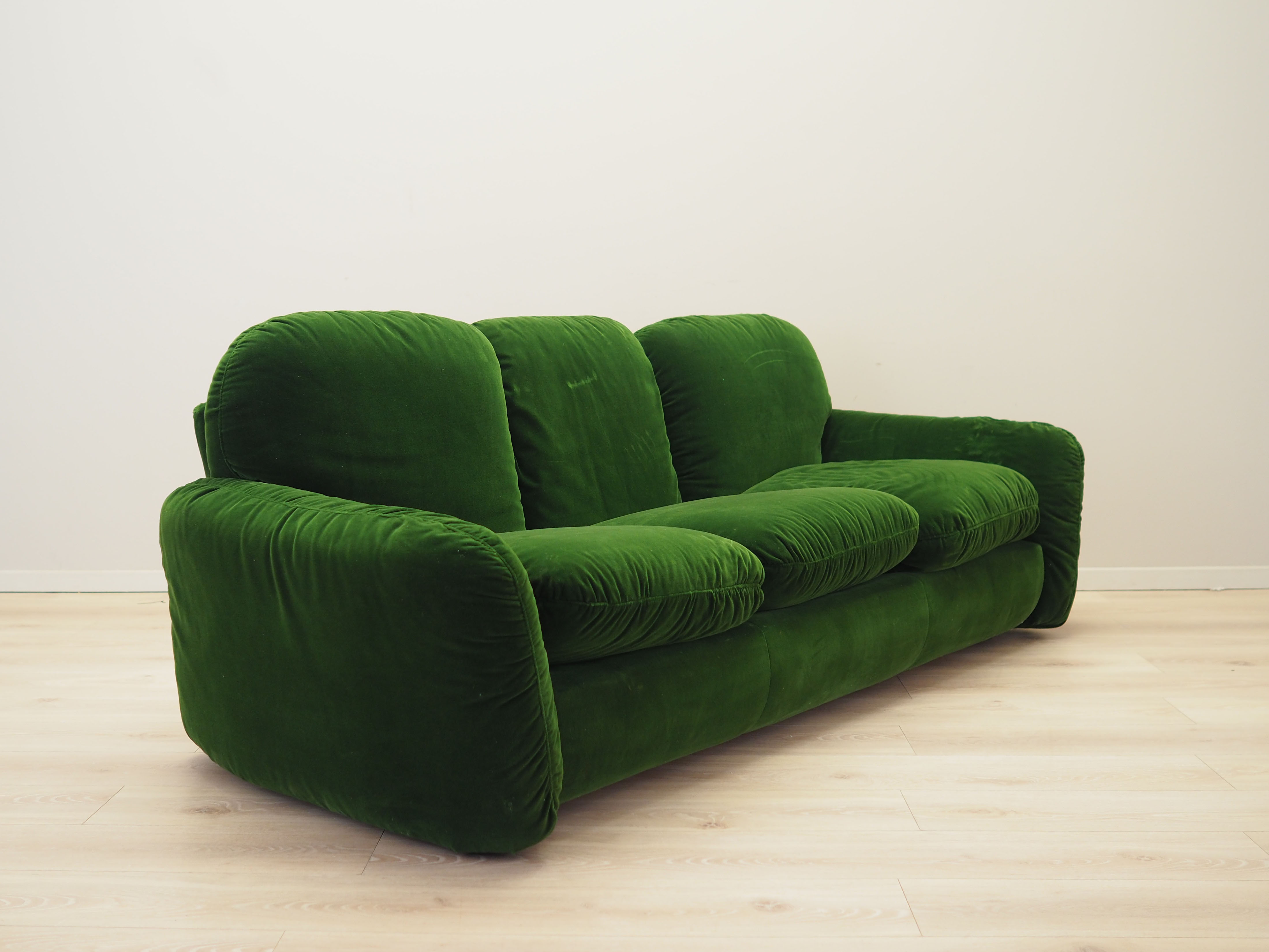 3-Sitzer Sofa Velours Grün 1970er Jahre