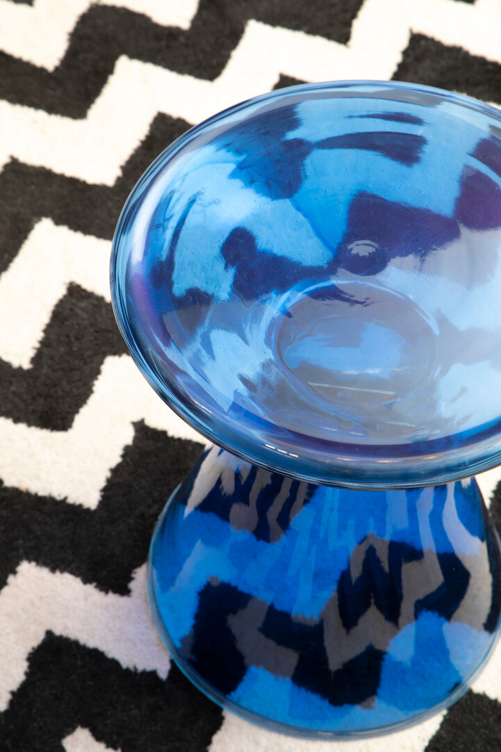 Margot Schwarzes Glas und Kupfer Beistelltisch
