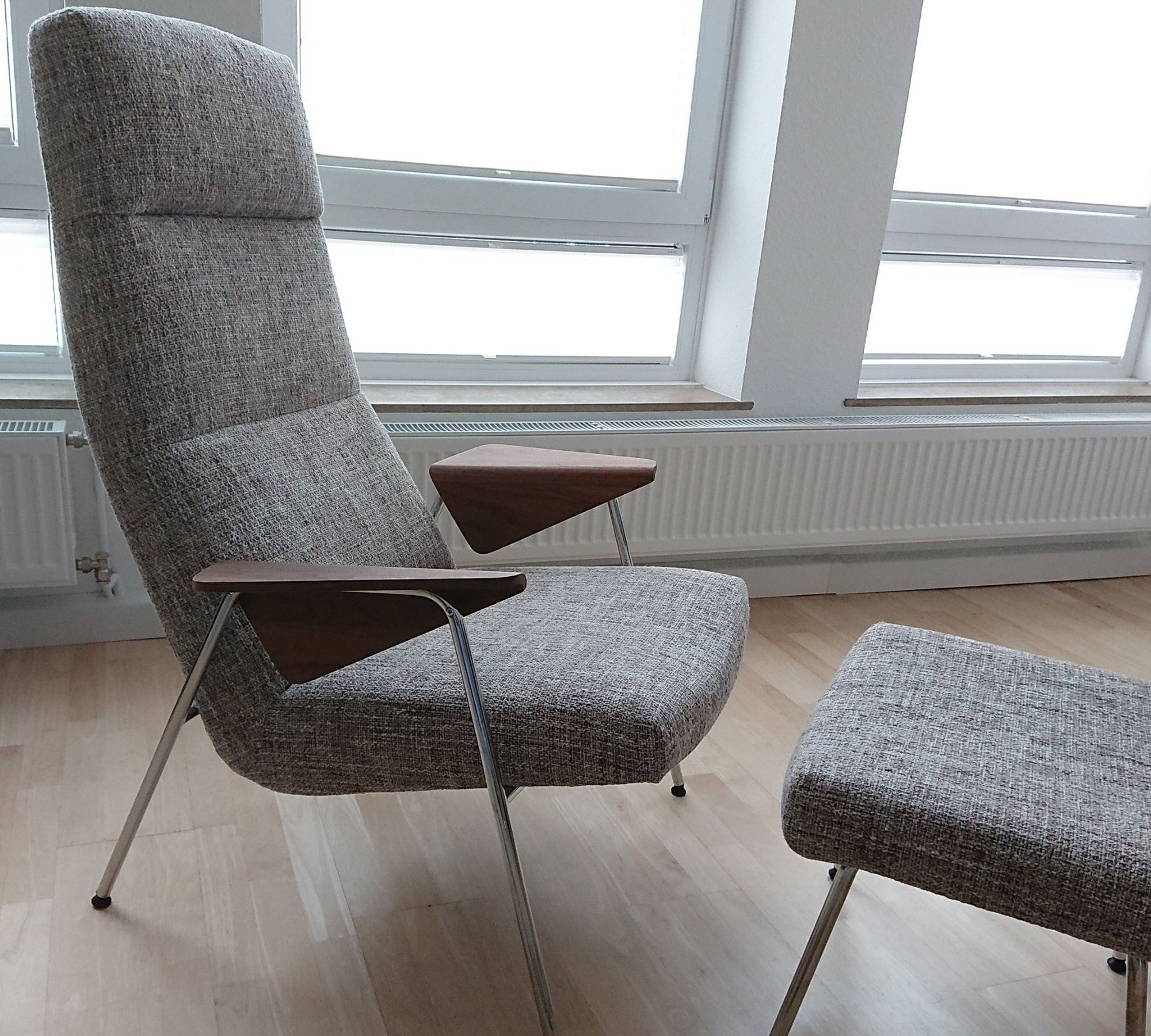 Votteler 368 Sessel inkl. Hocker Textil Metall Holz Grau