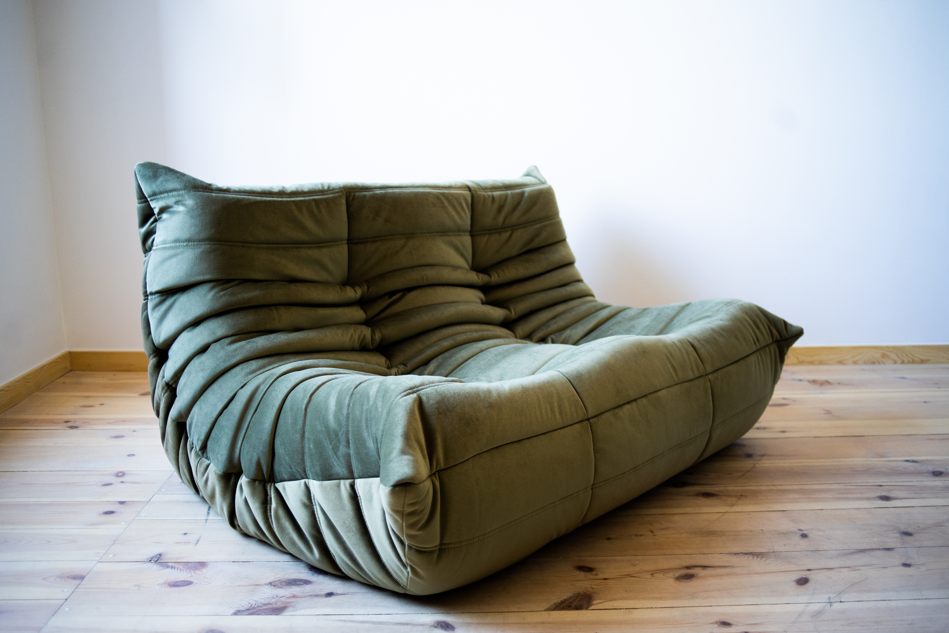 Togo Sofa 2-Sitzer Samt Khakigrün