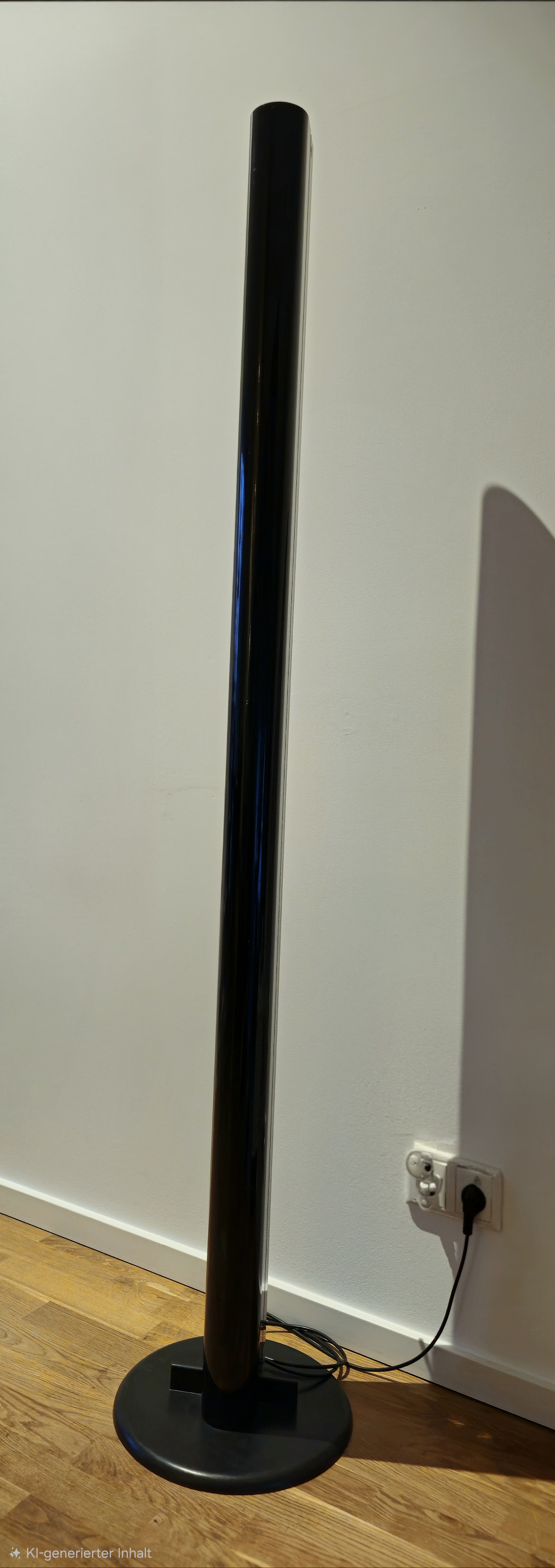 Megaron Stehlampe Schwarz 
