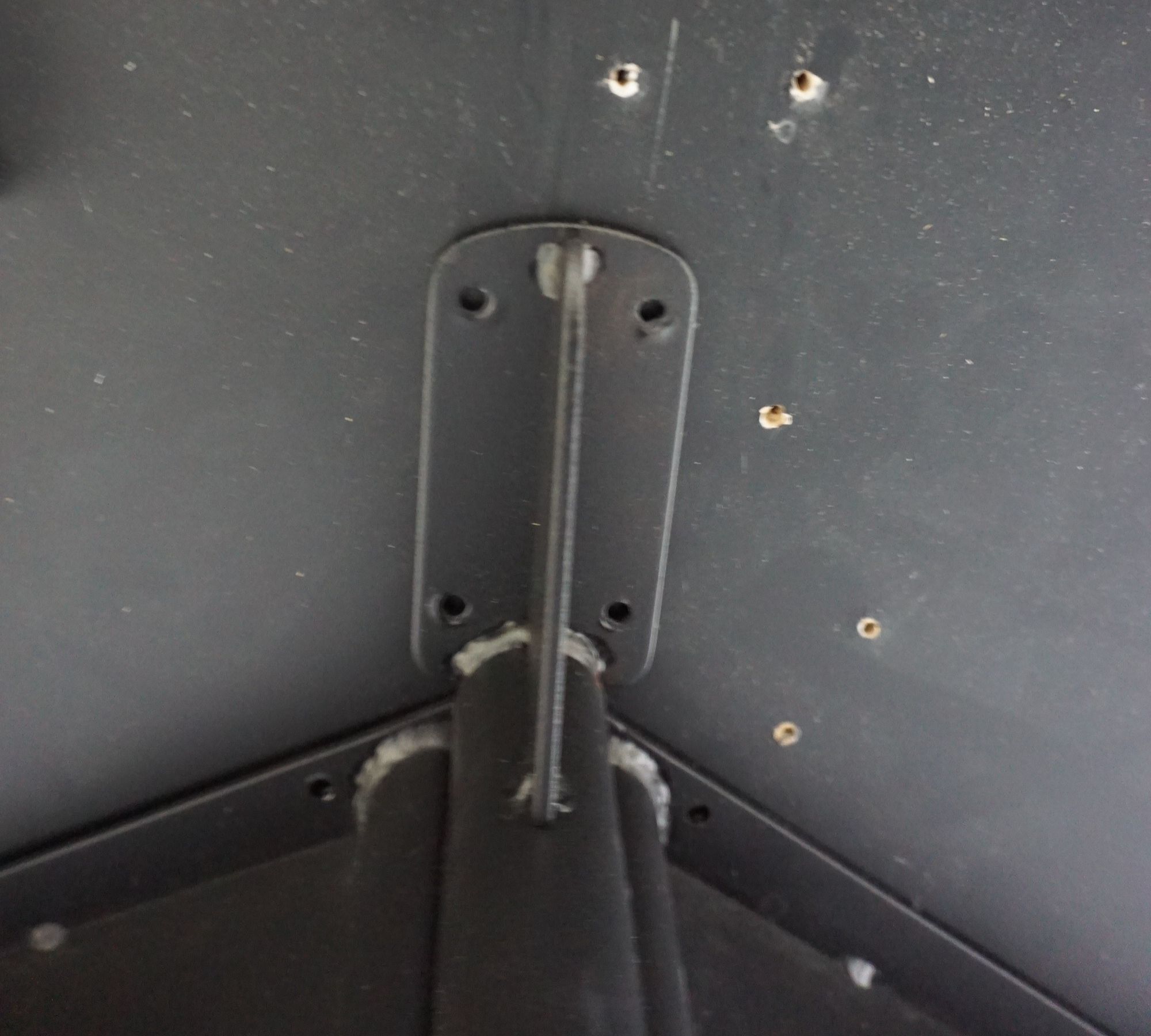 Ottawa Esstisch weißer Lack mit mattschwarzen Beinen