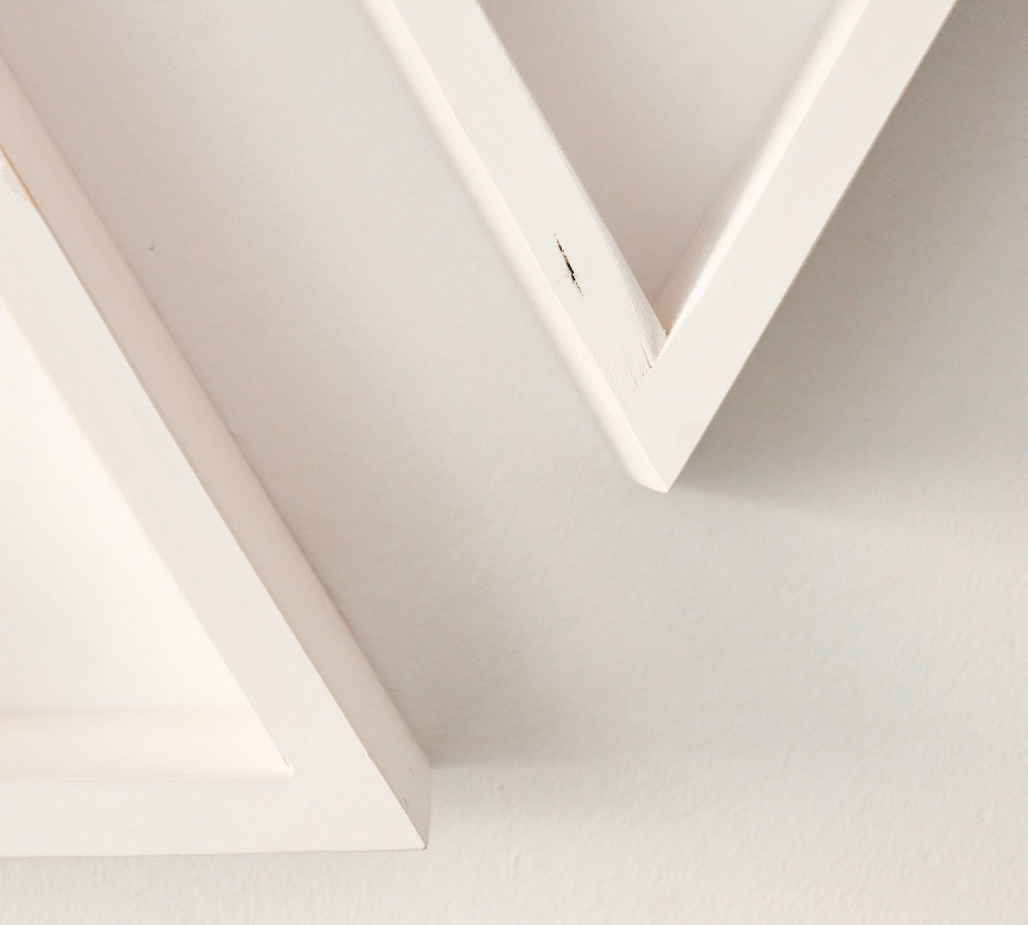 Dreieckiges Regal Ein Regalbrett Holz Weiß