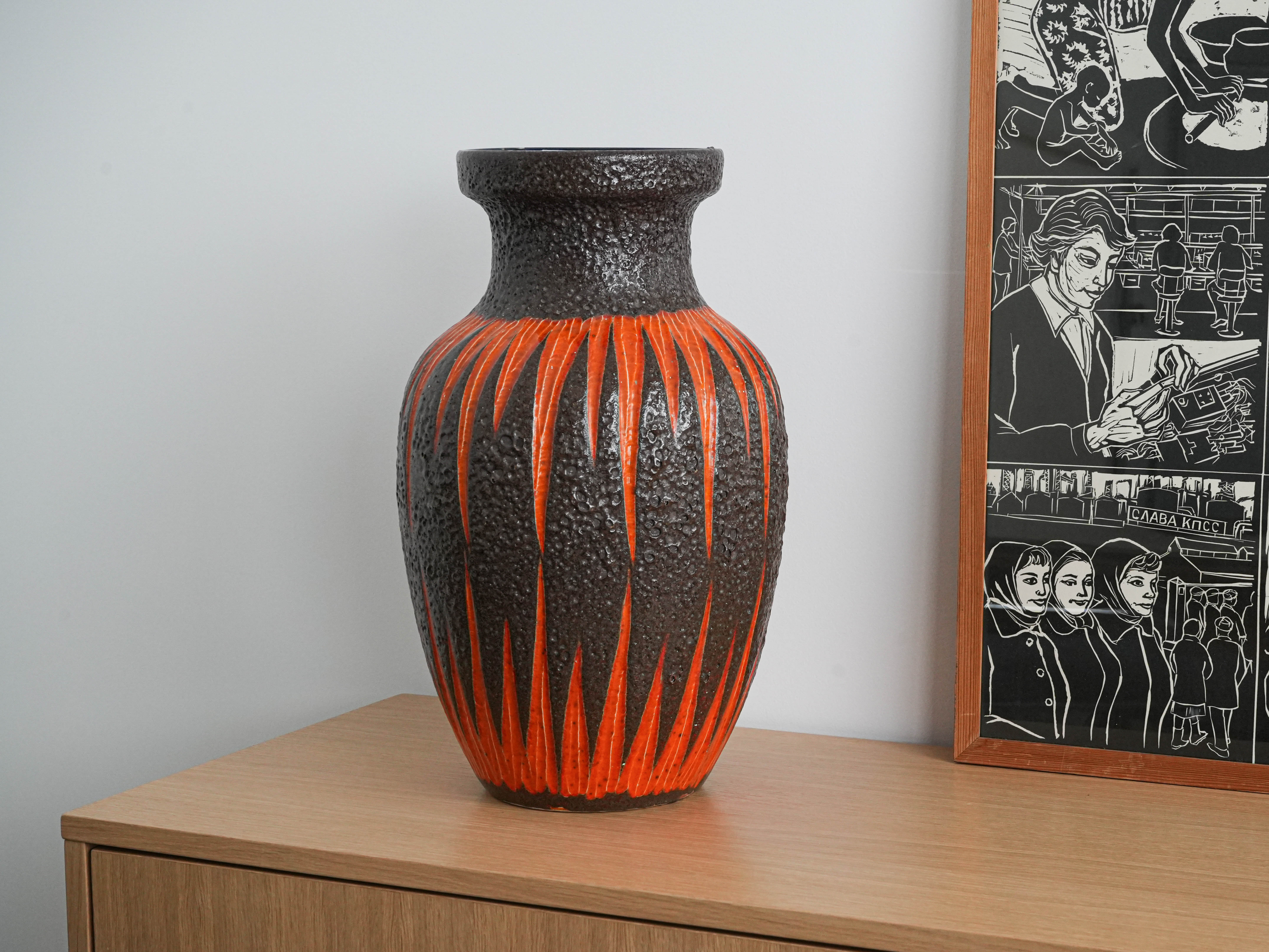 Ceramic vase Red