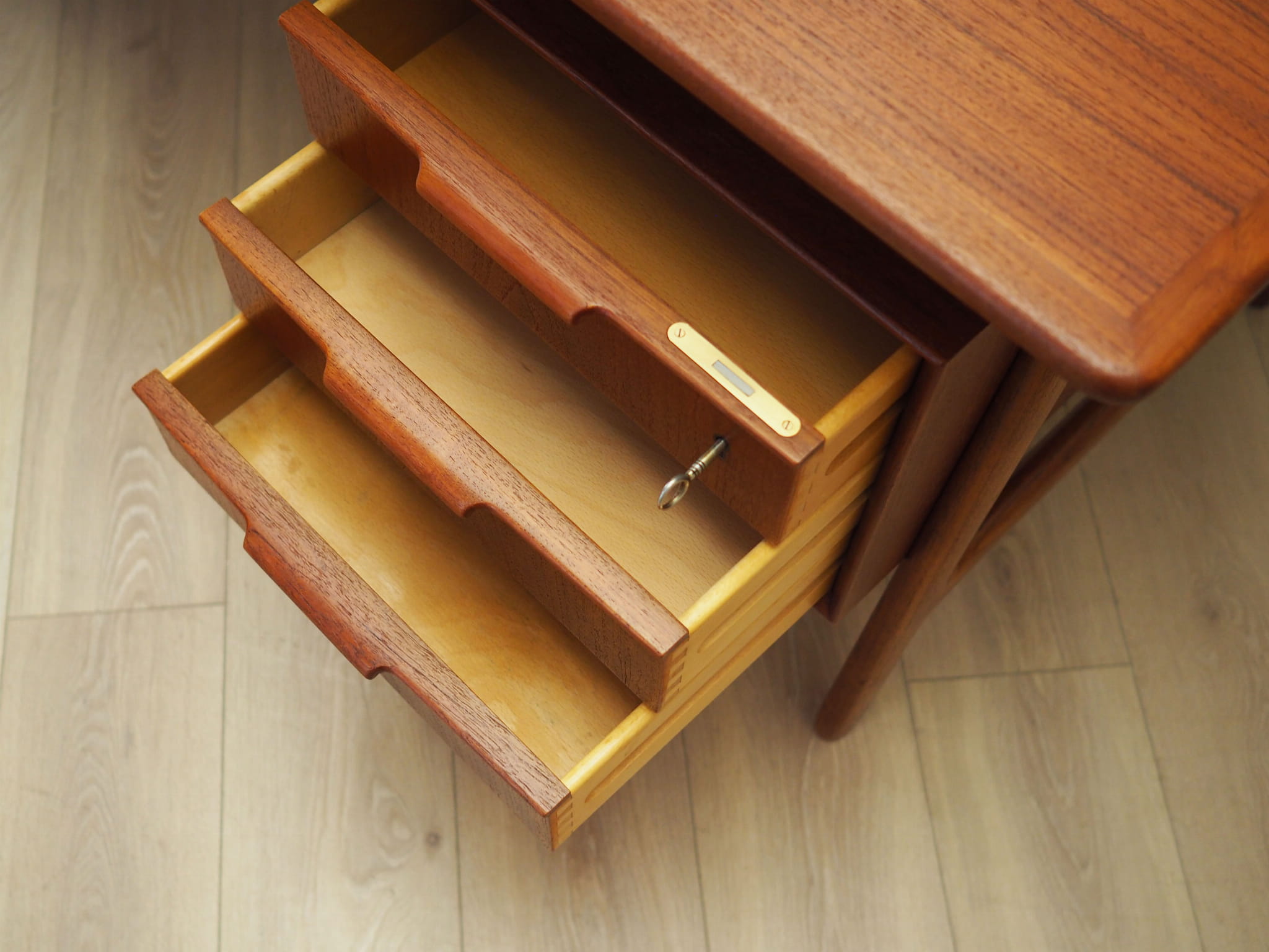 Vintage Schreibtisch Teakholz Braun 1970er Jahre