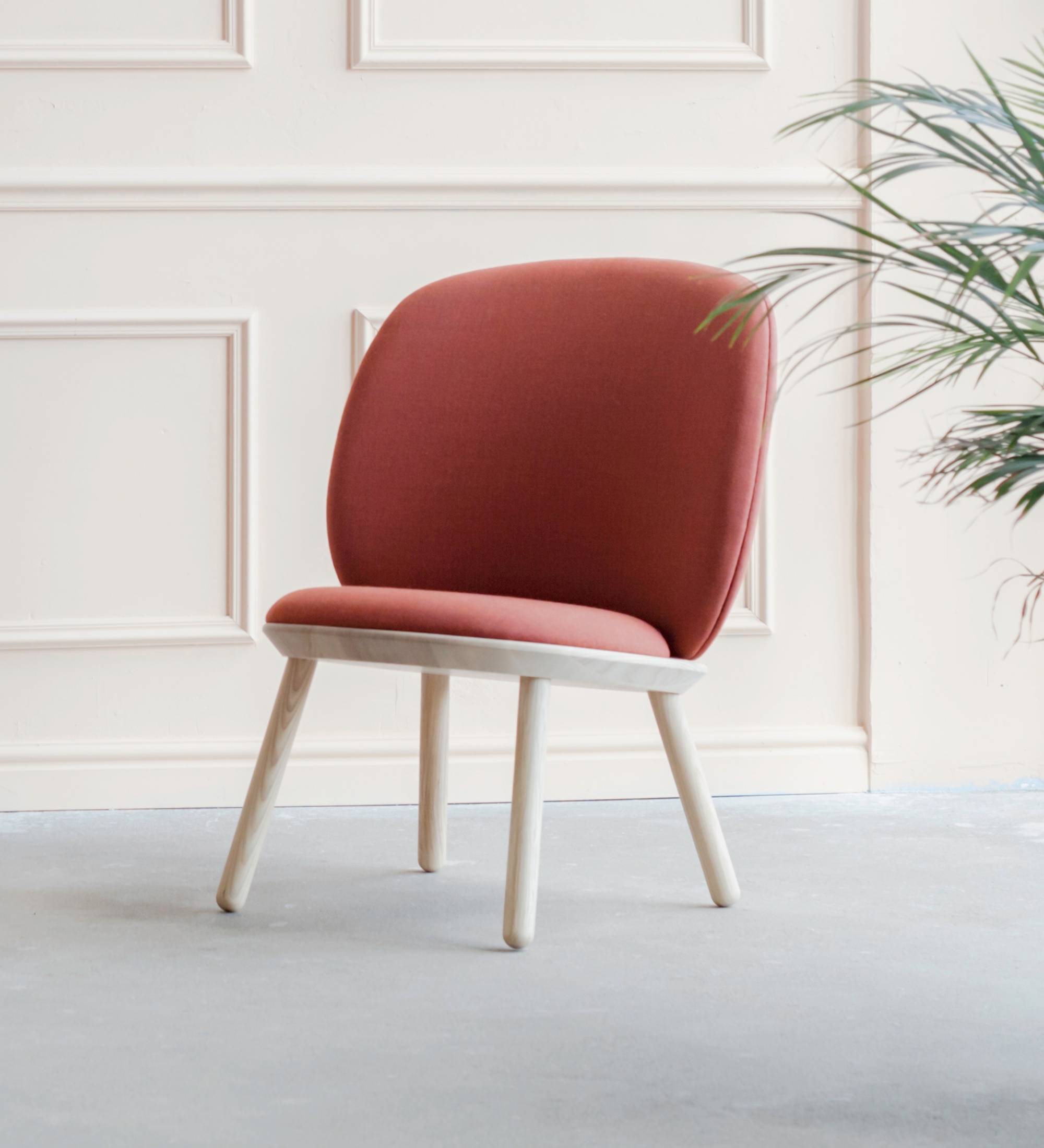 Naïve Lounge Chair Ash Wood Fabric Cognac