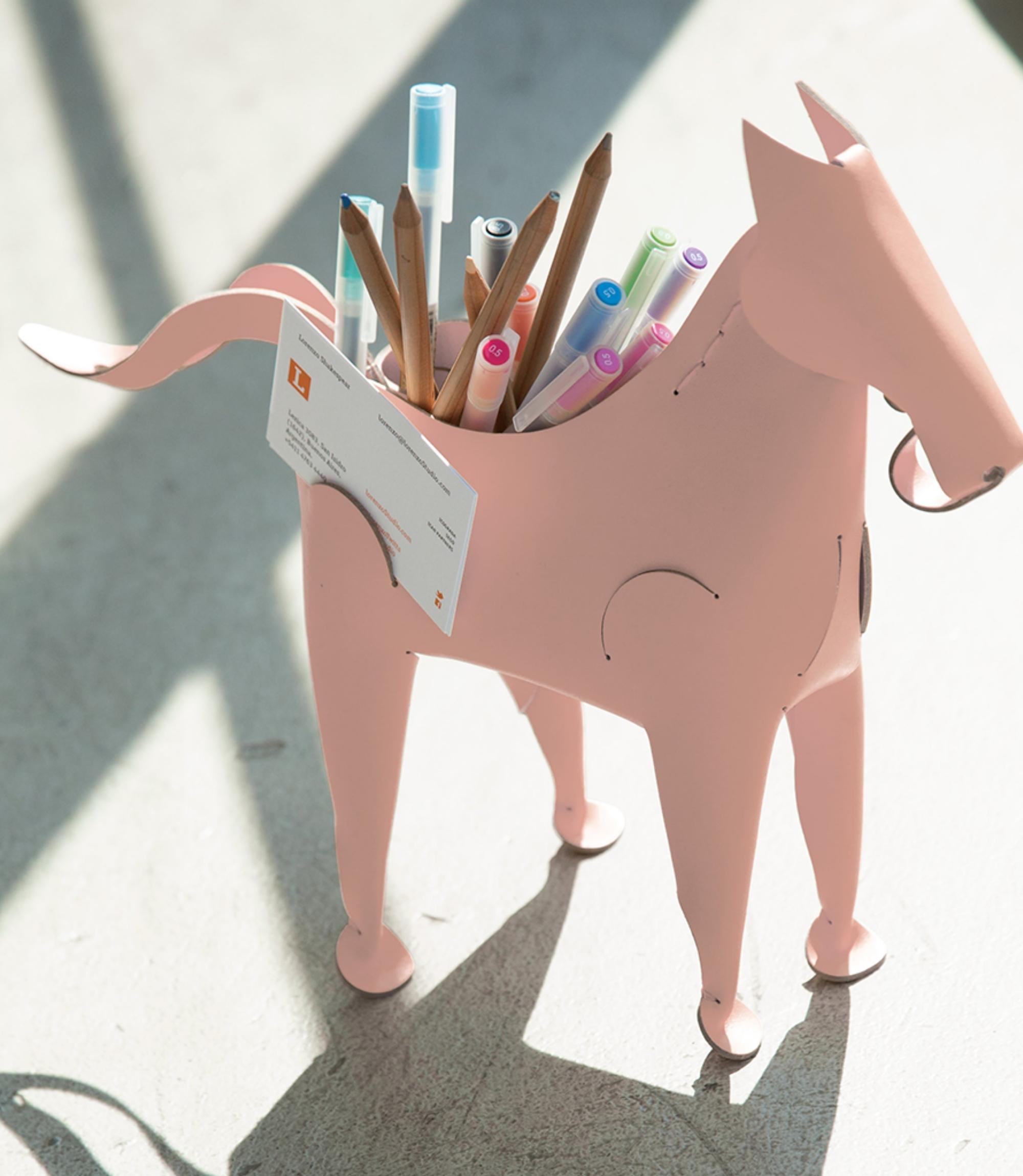 Pferd Schreibtischhelfer aus 100% Recyceltem Leder Pink