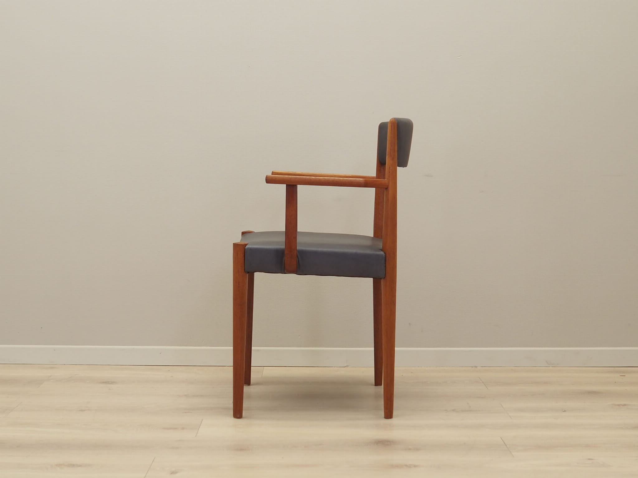 Vintage Stuhl Teakholz Leder Grau 1970er Jahre 