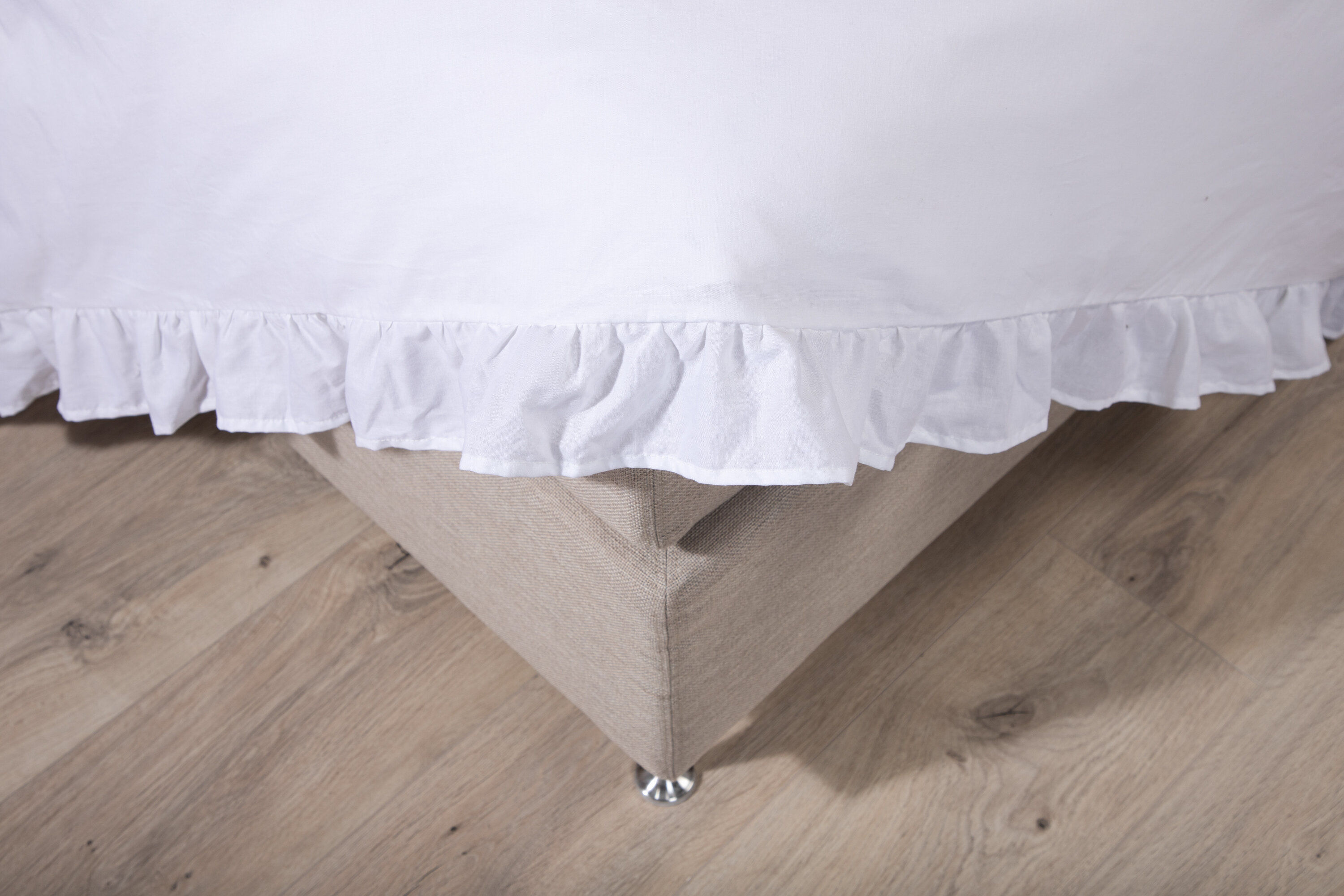 Levi Bedding Cotton with Ruffle White 150x200cm