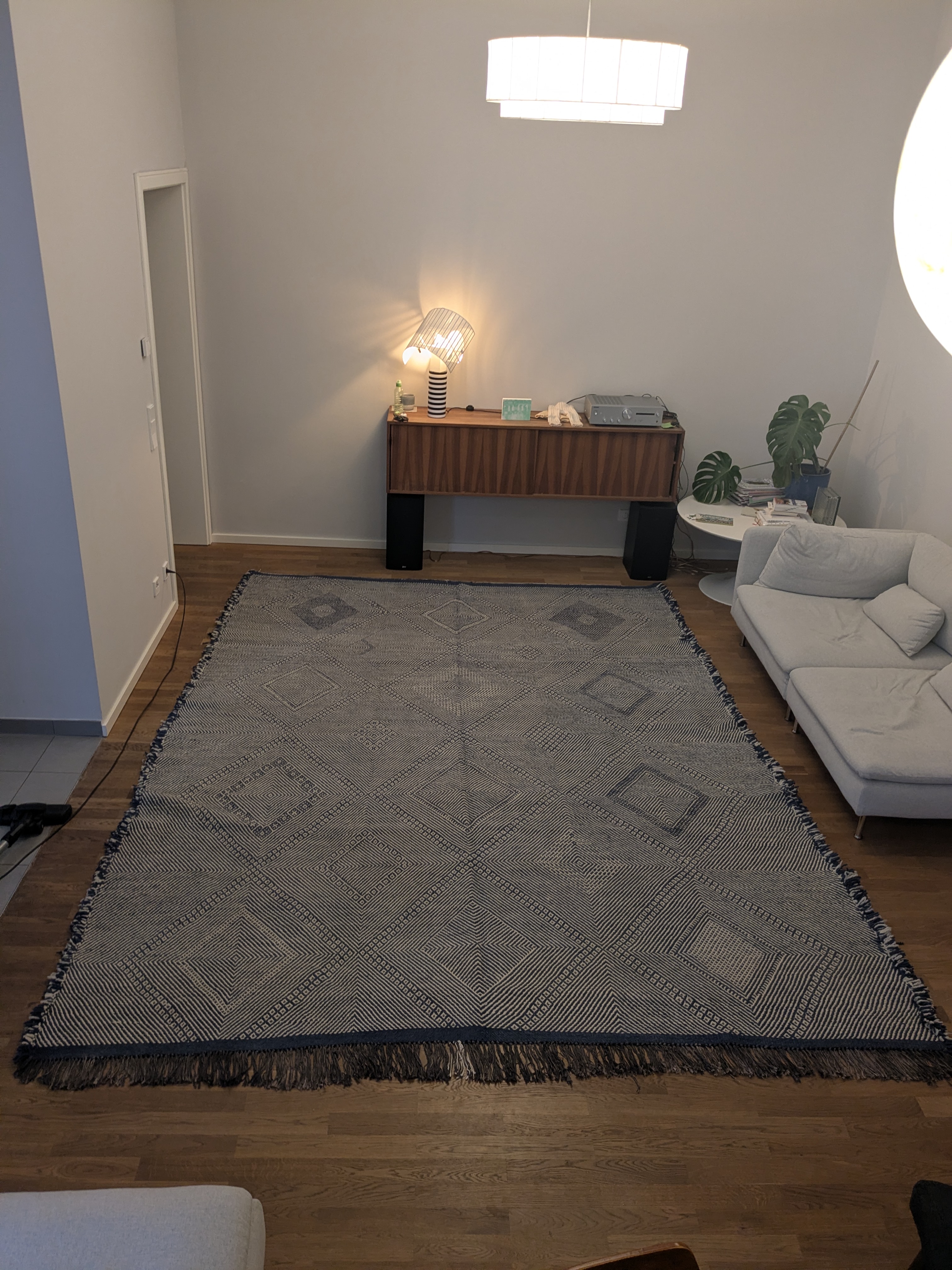 Hand-knotted rug Blue-white 370x280cm