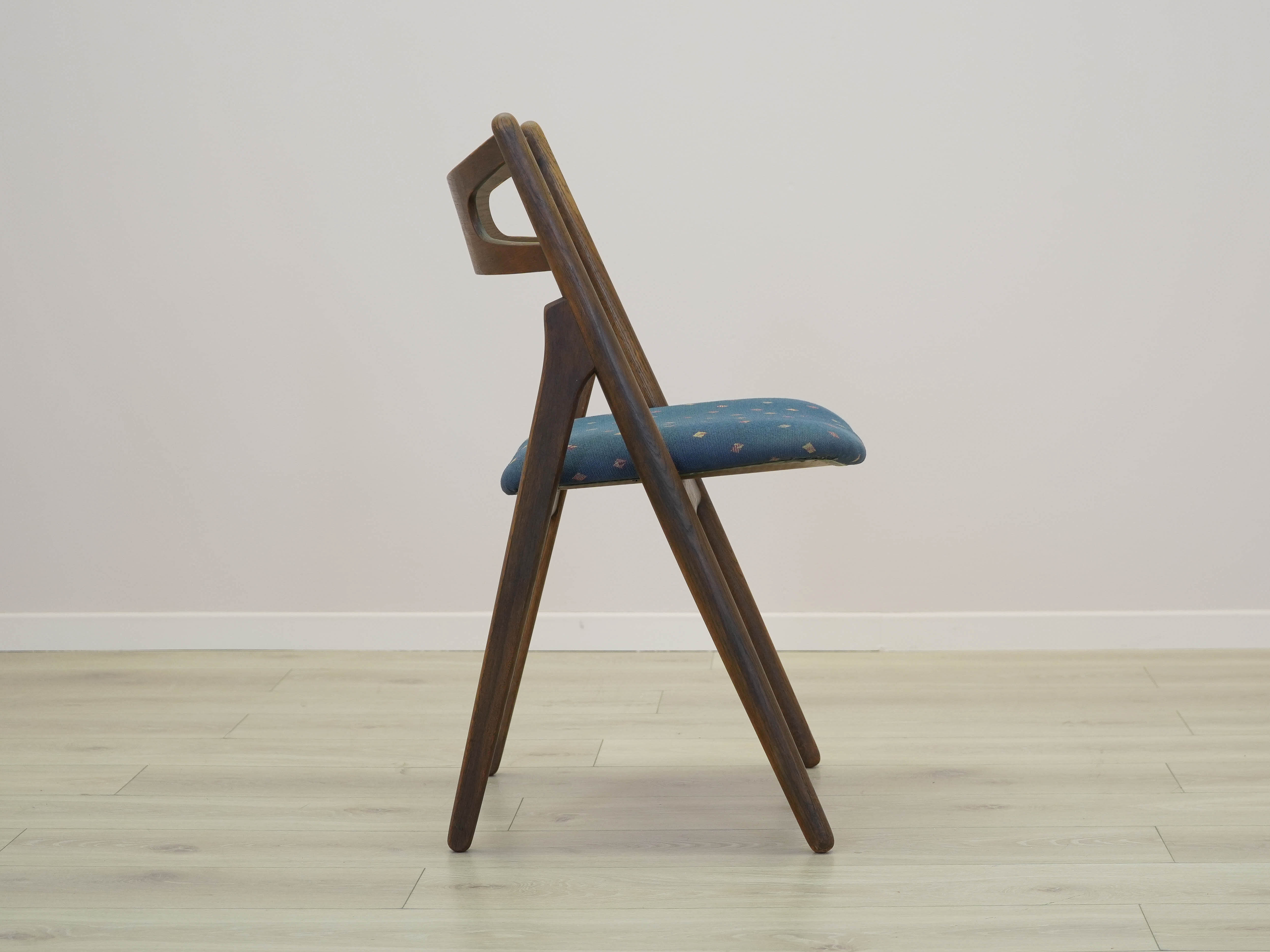 Set of 4 chairs made of oak 1960s Designer: Hans J. Wegner