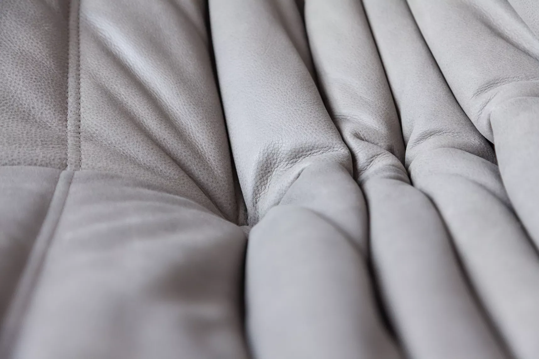 Togo Armchair Madras Leather Ash Grey