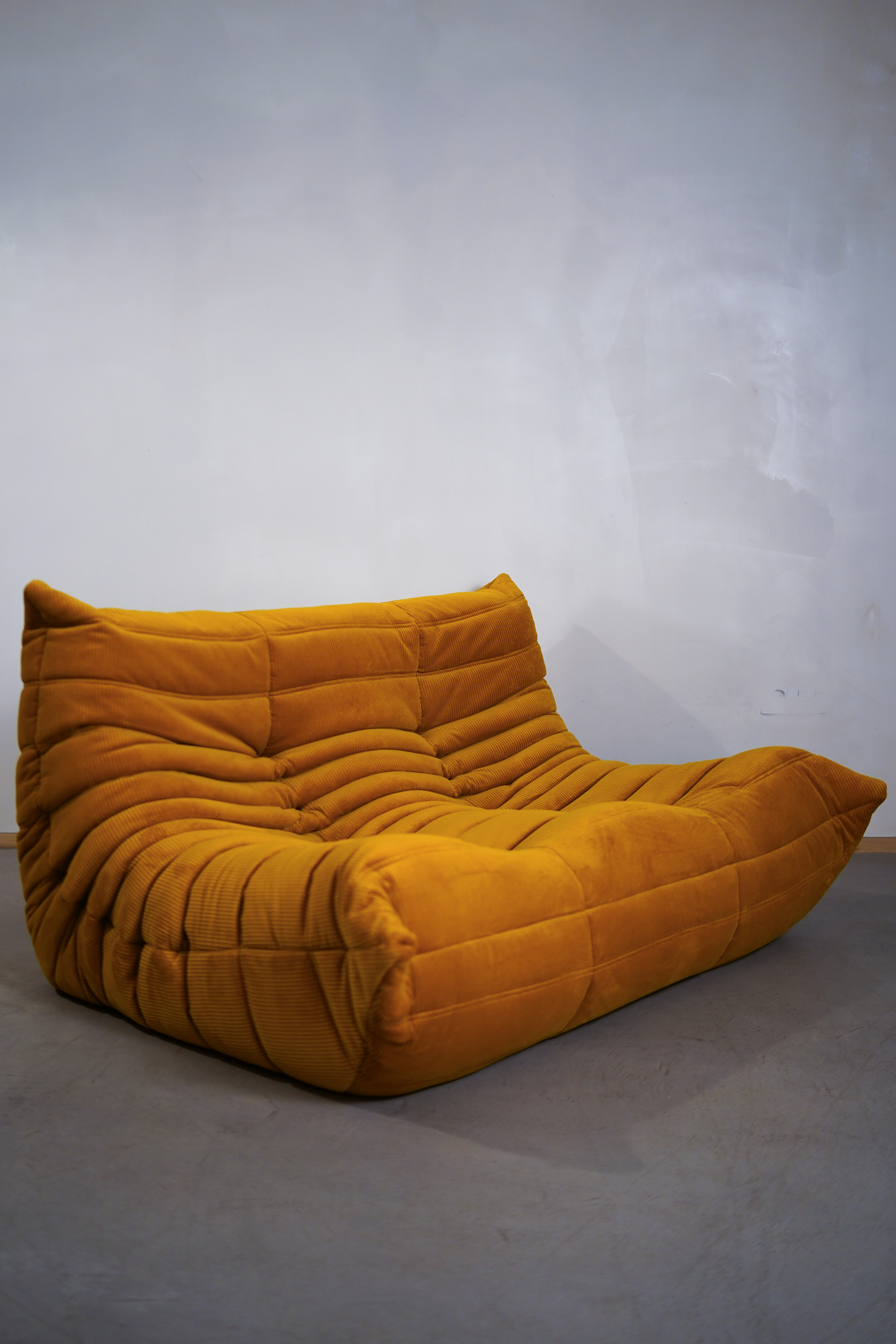 Togo Sofa 2-Sitzer Cord Goldgelb