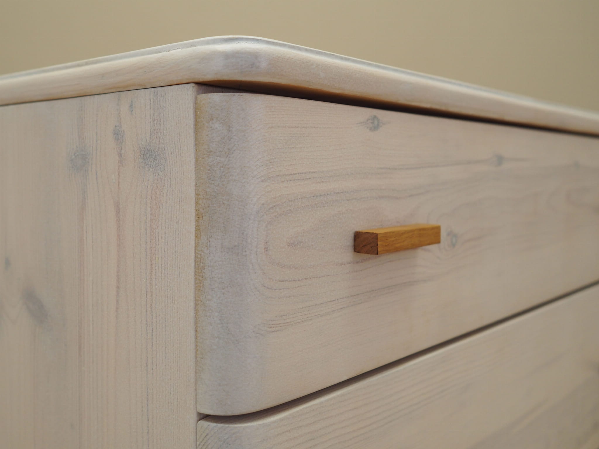 Chest of drawers
Pine wood
1960s
