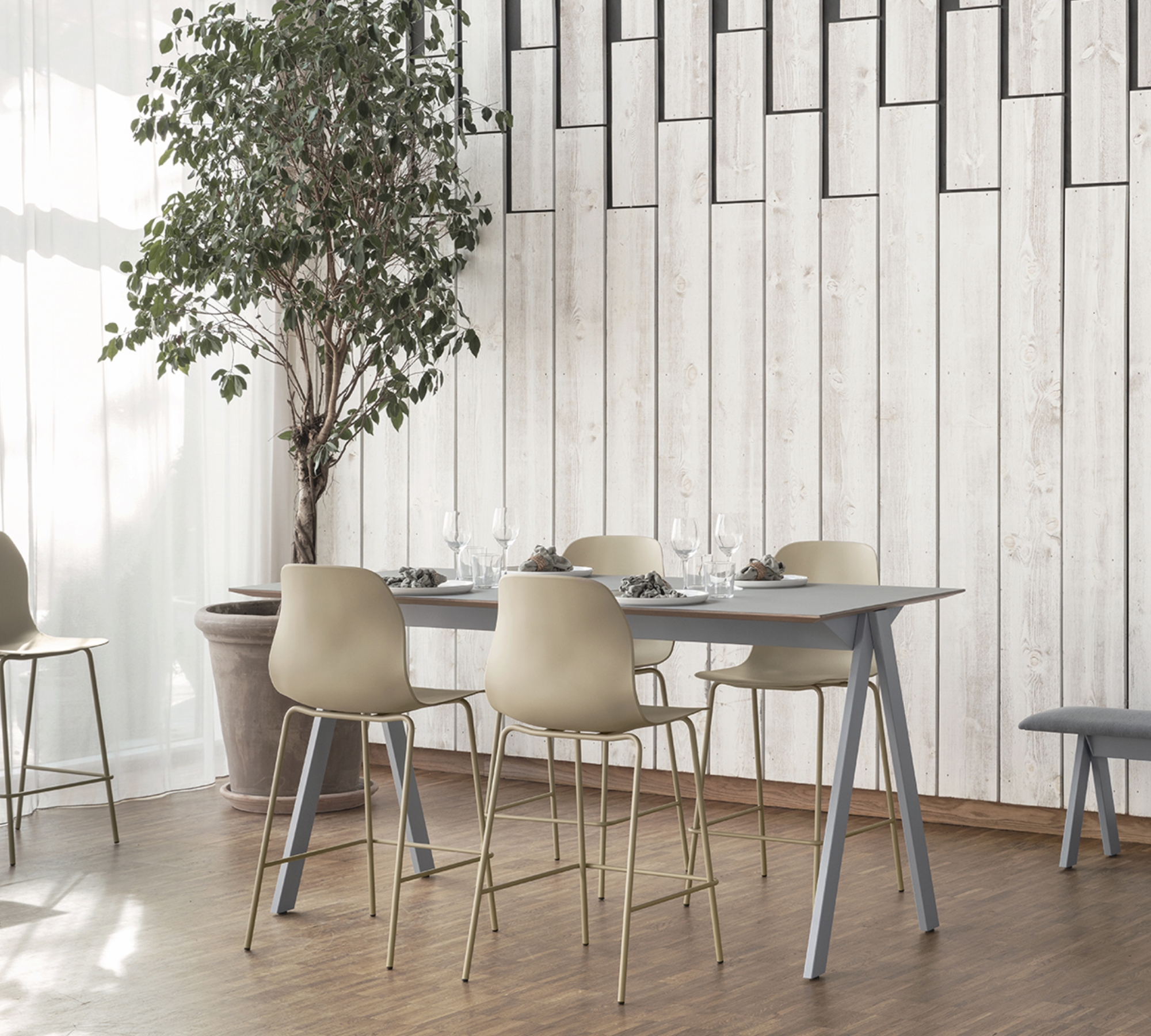 Pelican Bar Stool Black