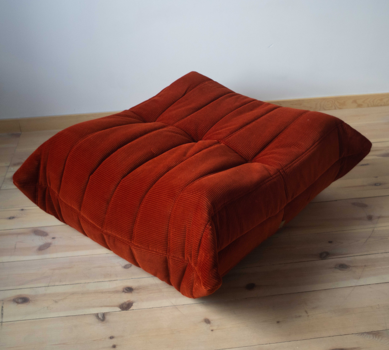 Togo Ottoman Cord Bernsteinorange