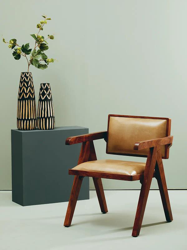 Arlo Kleine gravierte Holzvase
