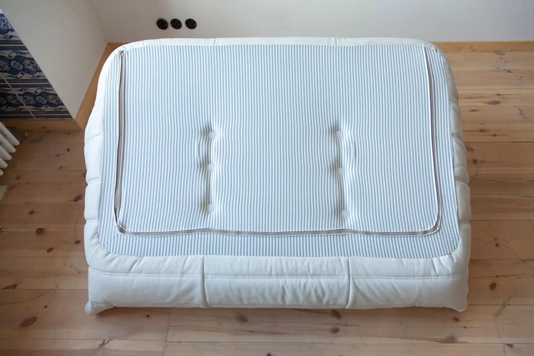 Togo Sofa 2-seater Madras leather White