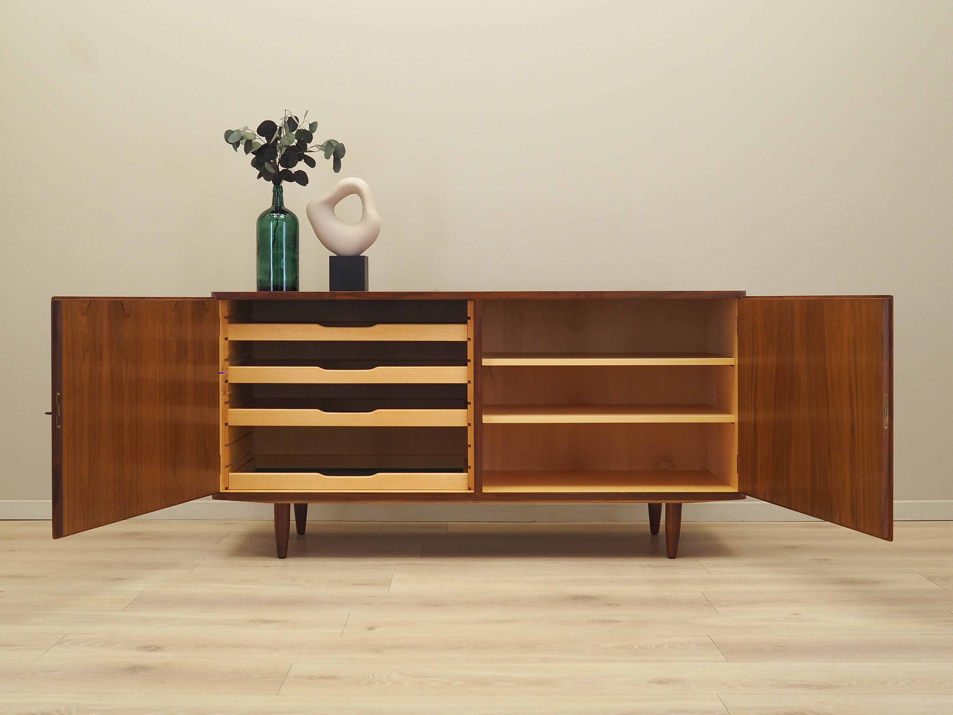 Walnuss-Schrank Braun 1970er Jahre