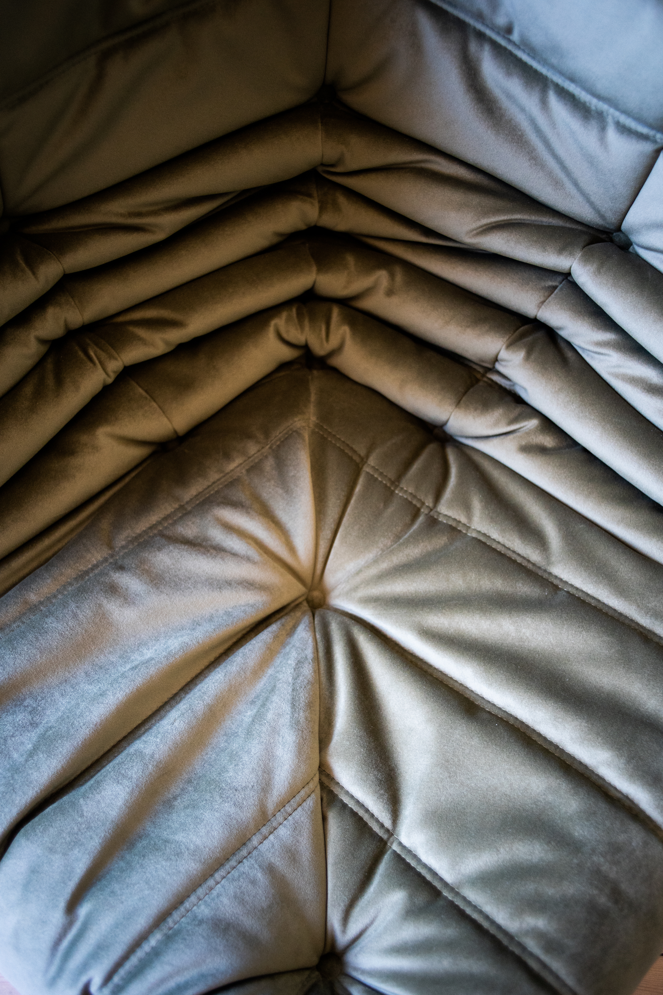 Togo Sofa 2-seater velvet khaki green