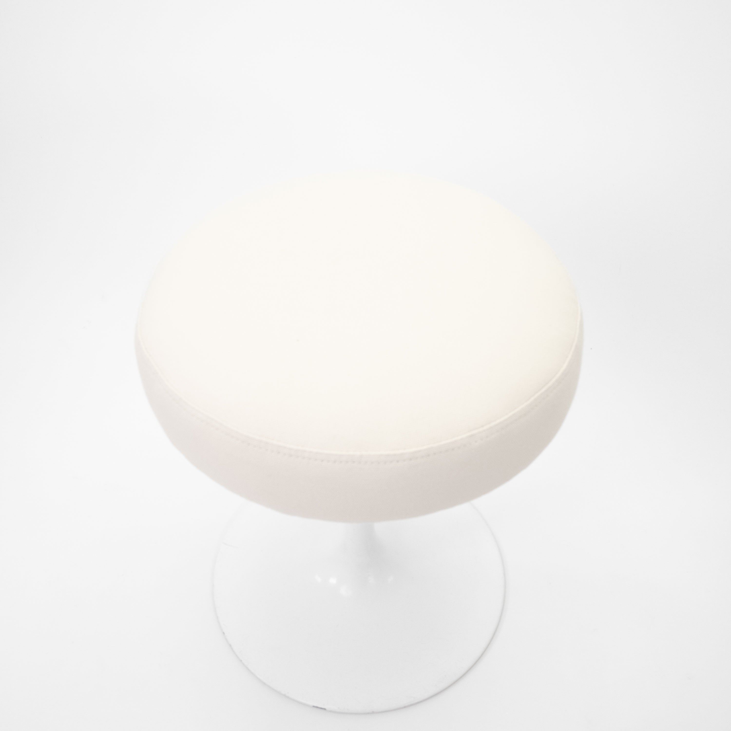 Eero Saarinen Tulip Hocker Weiß