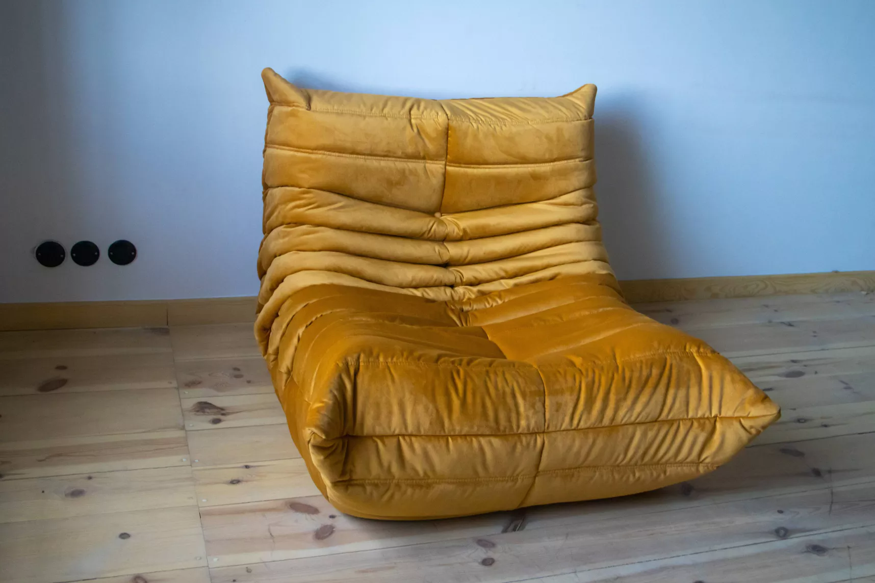 Togo Armchair Velvet Golden Yellow