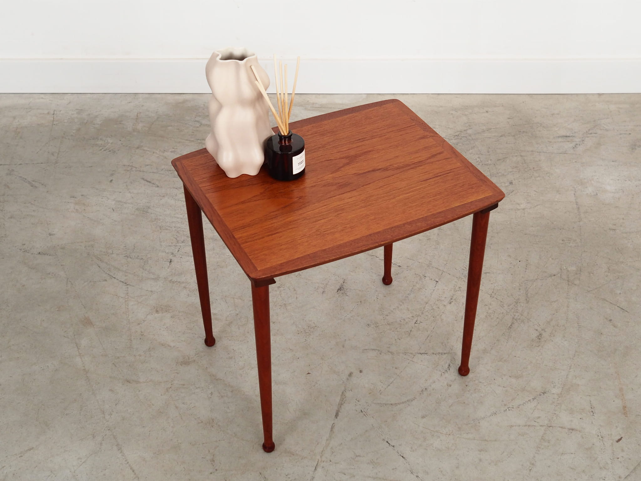 Tavolino vintage in teak marrone anni '70