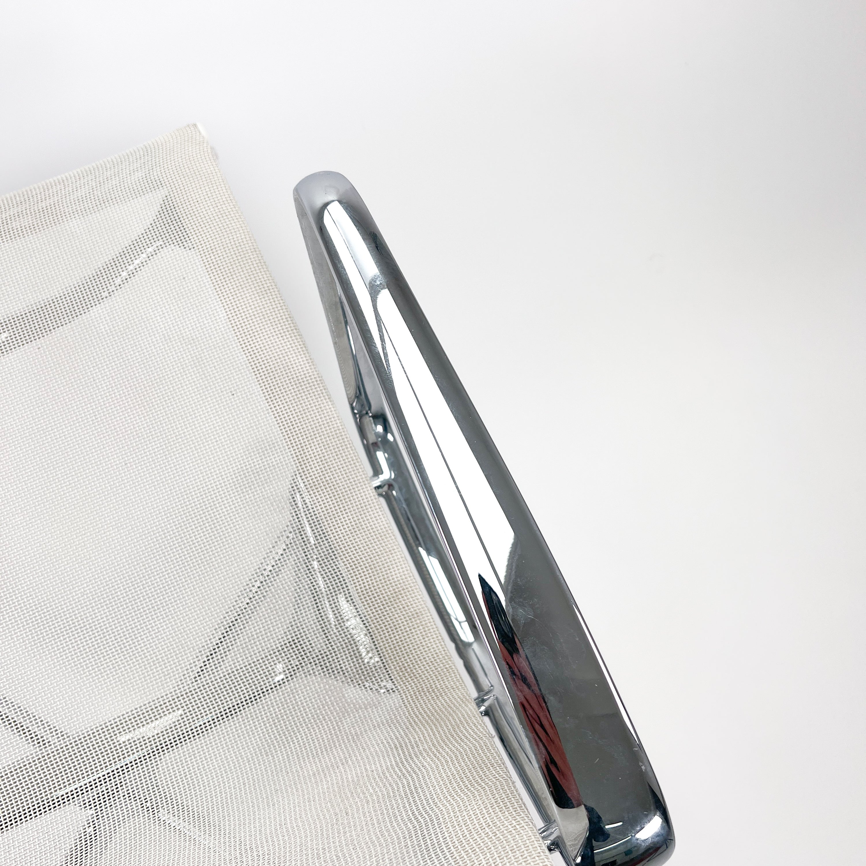 EA116 Office chair Chrome Mesh White